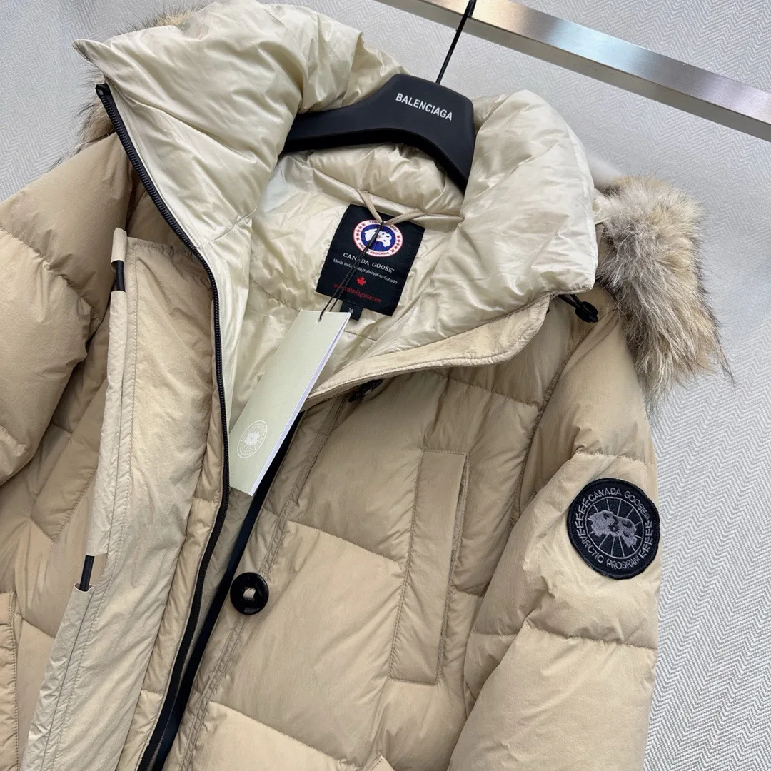 Пуховики Женские Canada Goose 3235