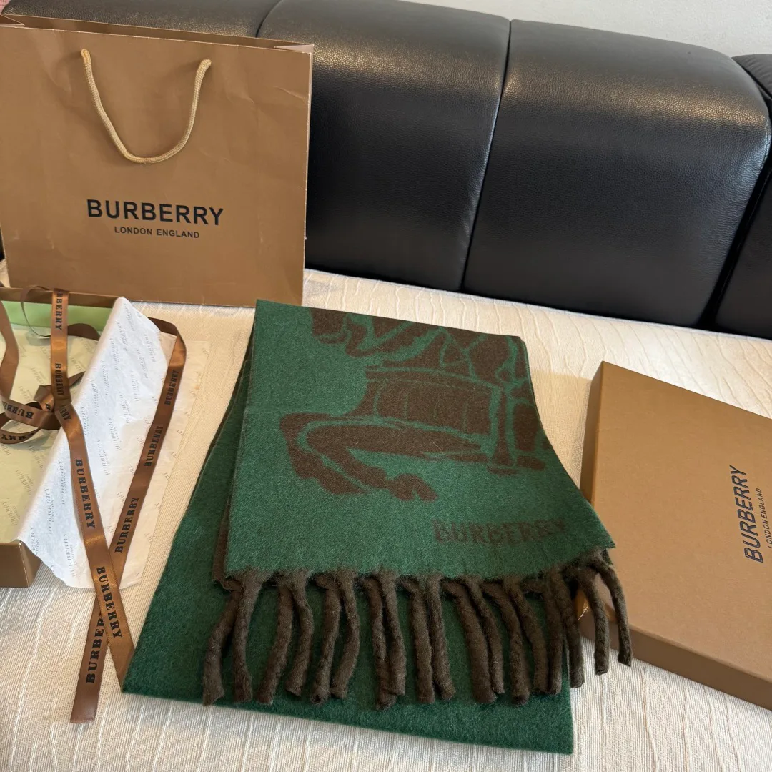 Шарфы Burberry 18449896