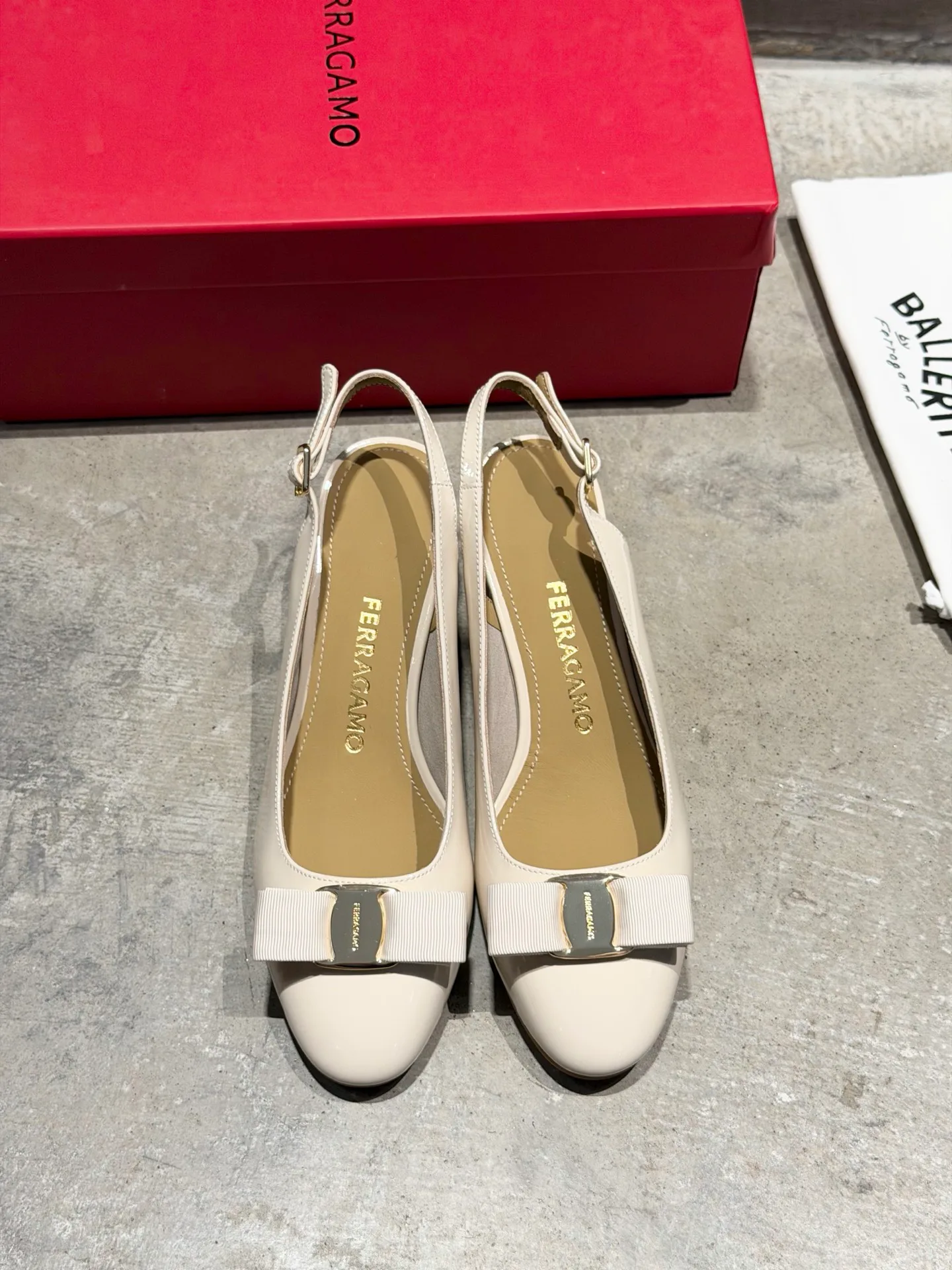 Туфли Женские Salvatore Ferragamo 13368379