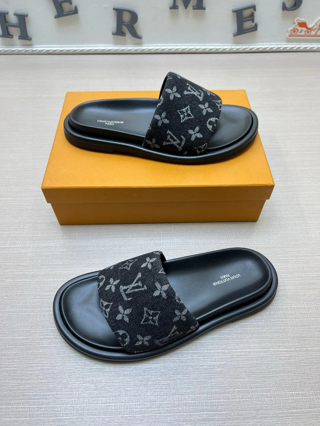 Шлепанцы Женские Louis Vuitton 9801505