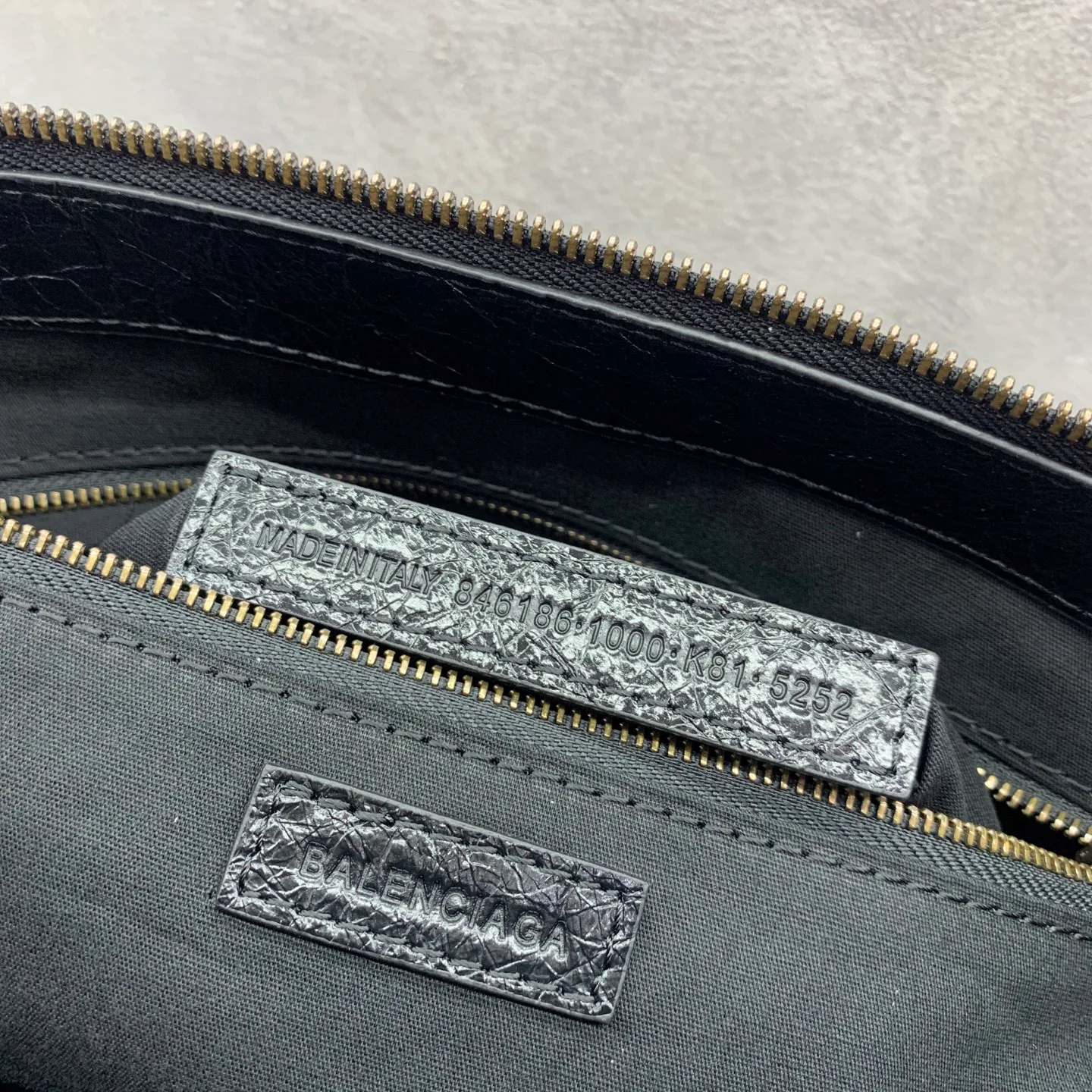 Сумки На Ремне Женские Balenciaga 17419148