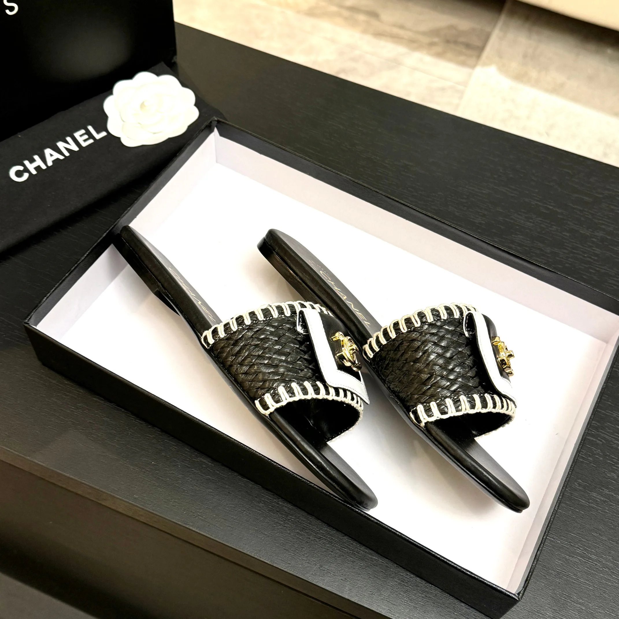 Шлепанцы Женские Chanel 2578930