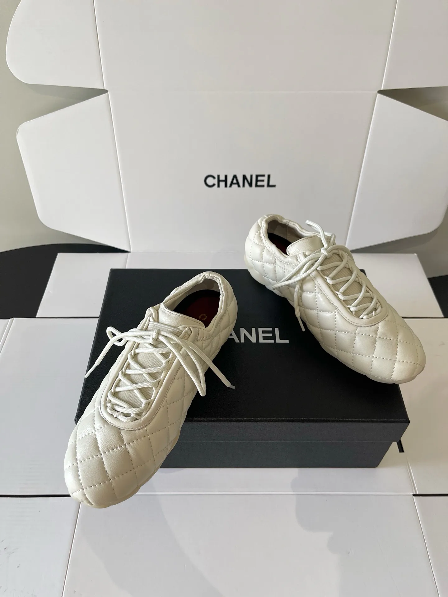 Кроссовки Женские Chanel 18437955