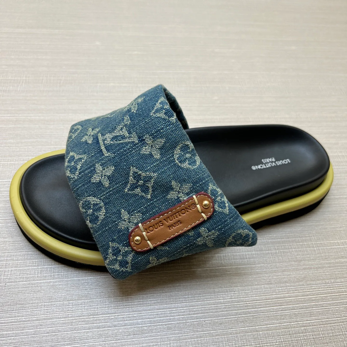 Шлепанцы Женские Louis Vuitton 9801559