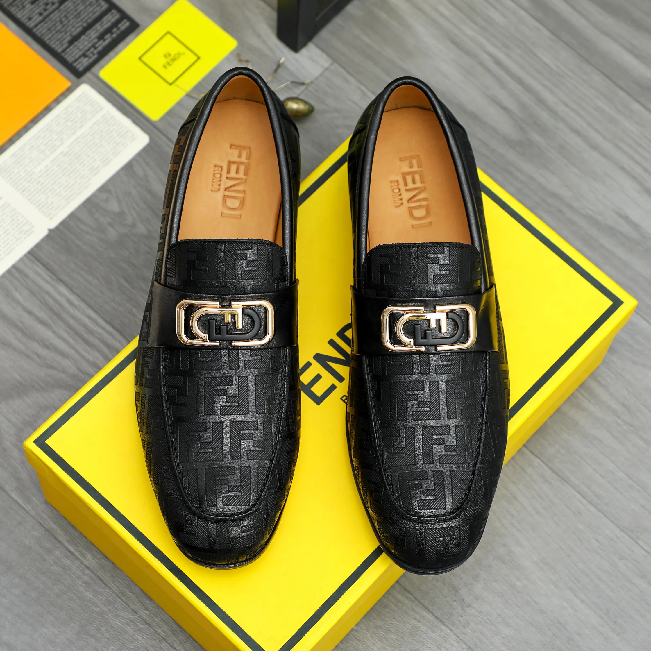 Лоферы И Туфли Мужские Fendi 18311603