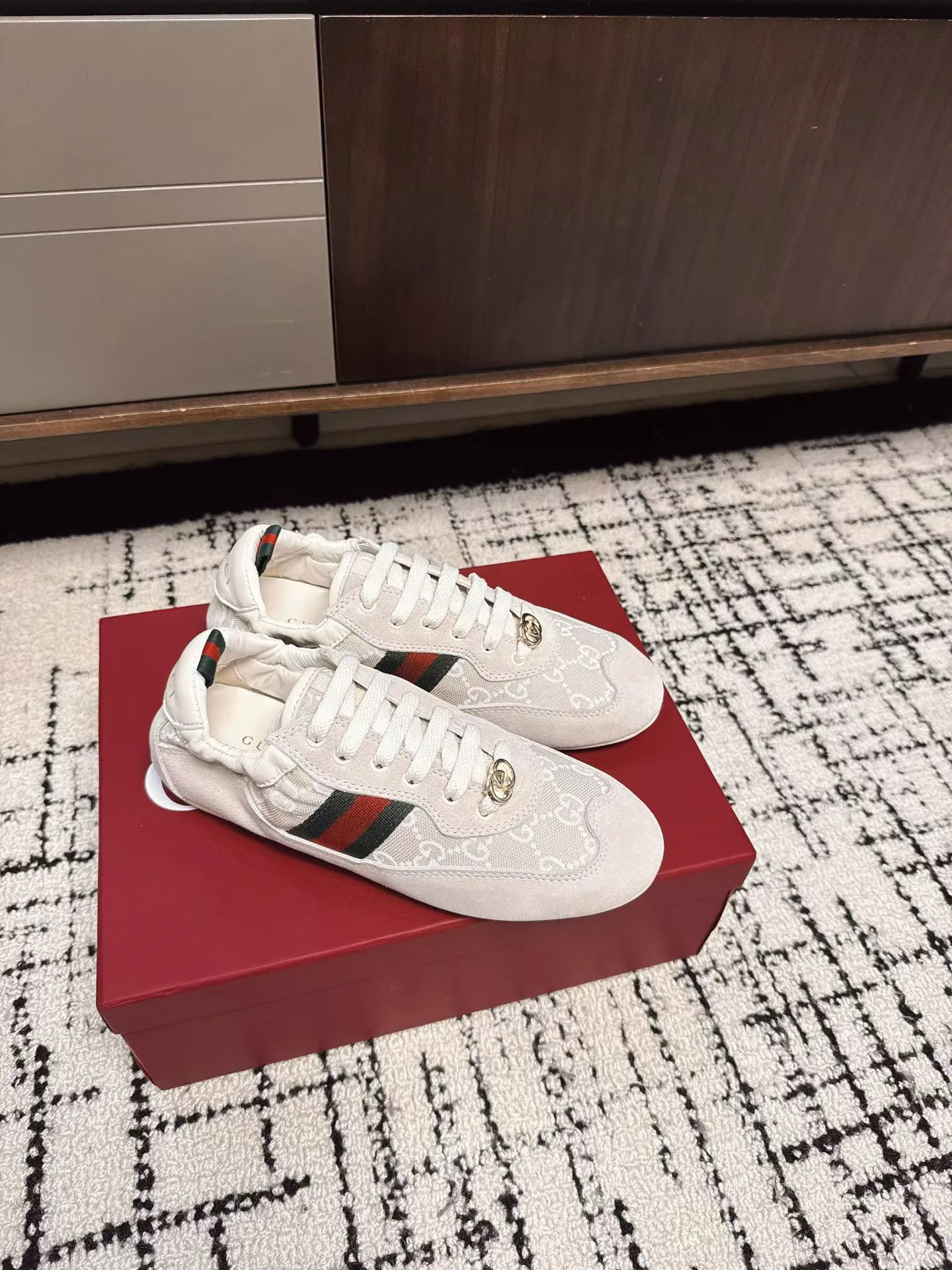 Кроссовки Женские Gucci 736015