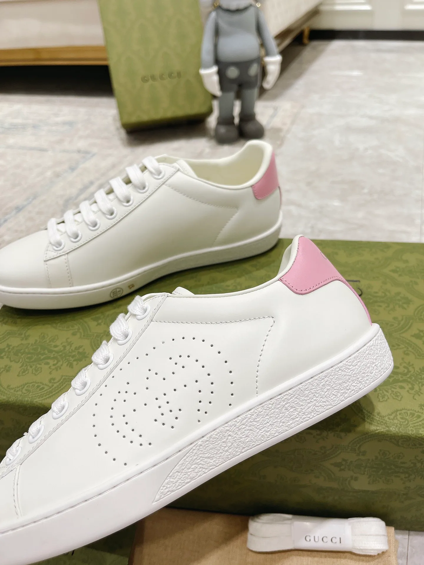 Кроссовки Женские Gucci 17620434