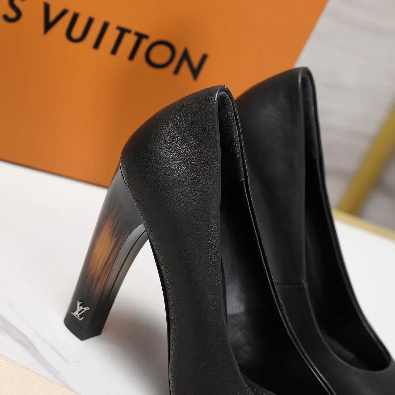Туфли Женские Louis Vuitton 19623782