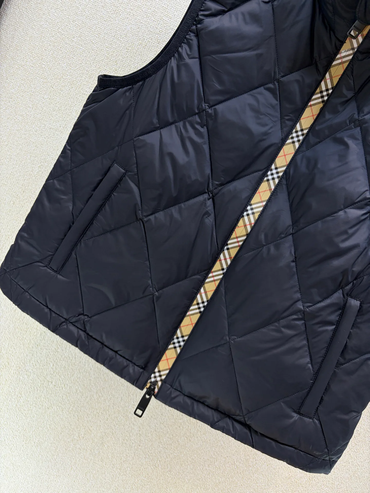 Жилеты Женские Burberry 18506584