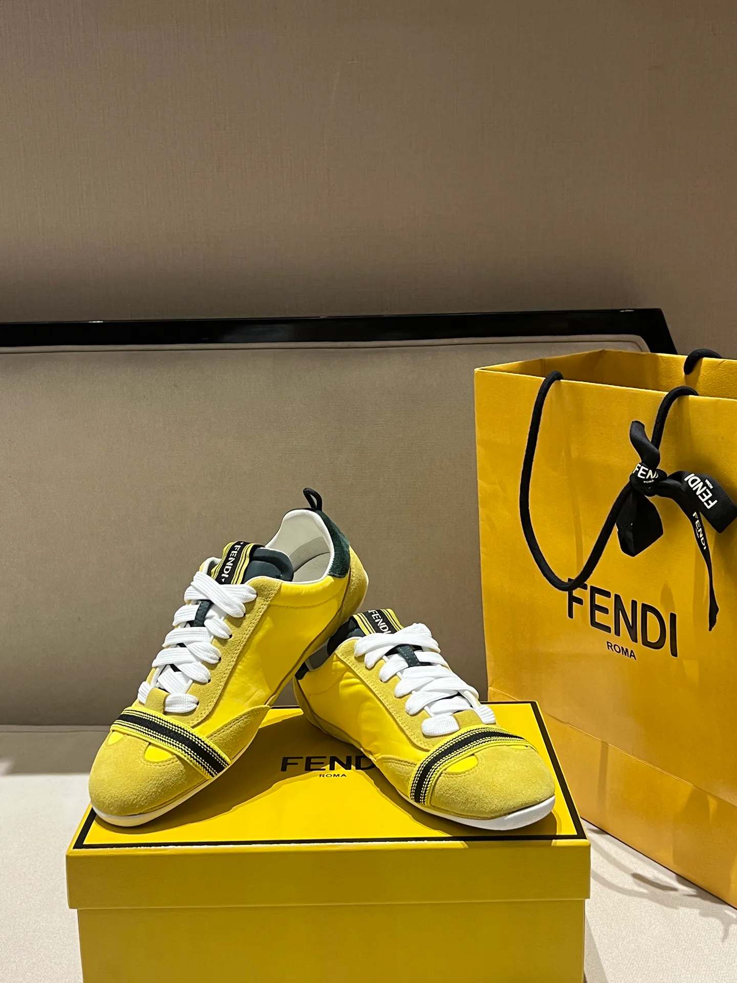 Кроссовки Женские Fendi 18278641
