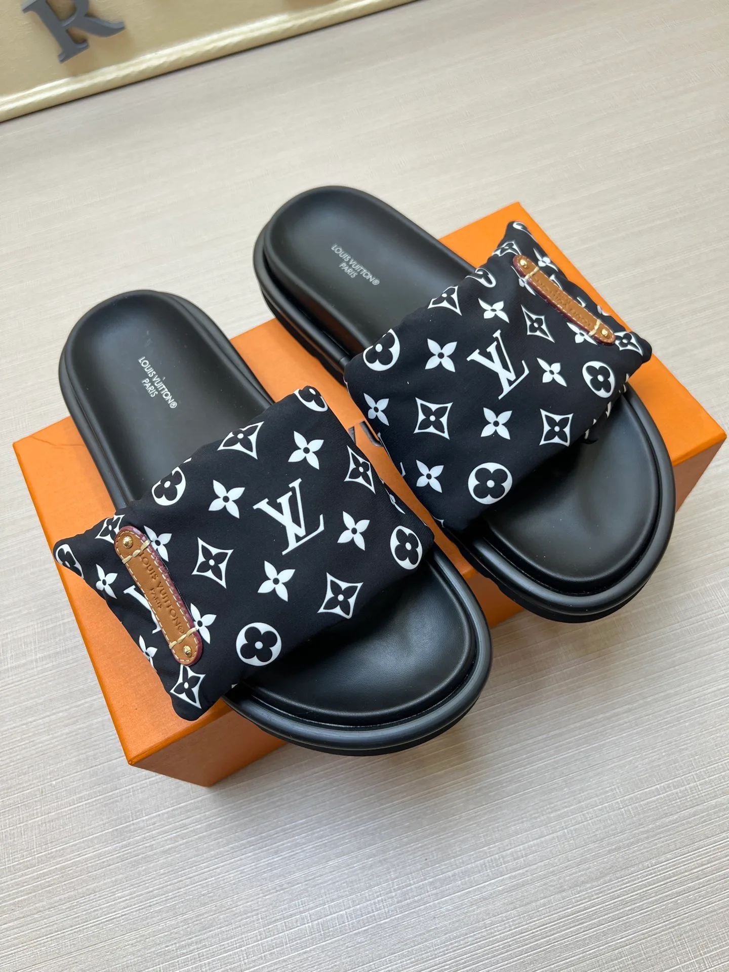 Шлепанцы Женские Louis Vuitton 9801566