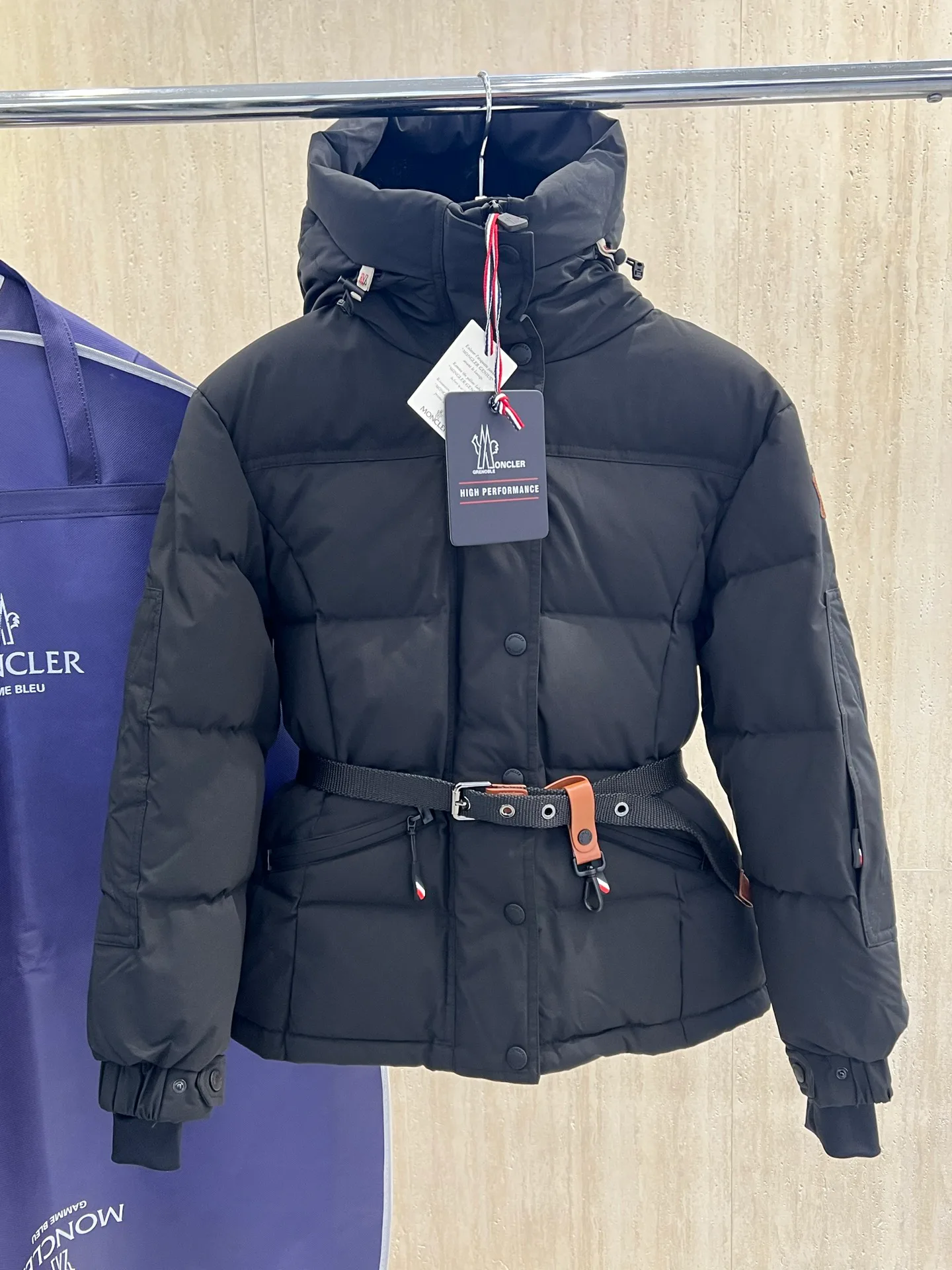 Куртки И Пуховики Женские Moncler 18875978