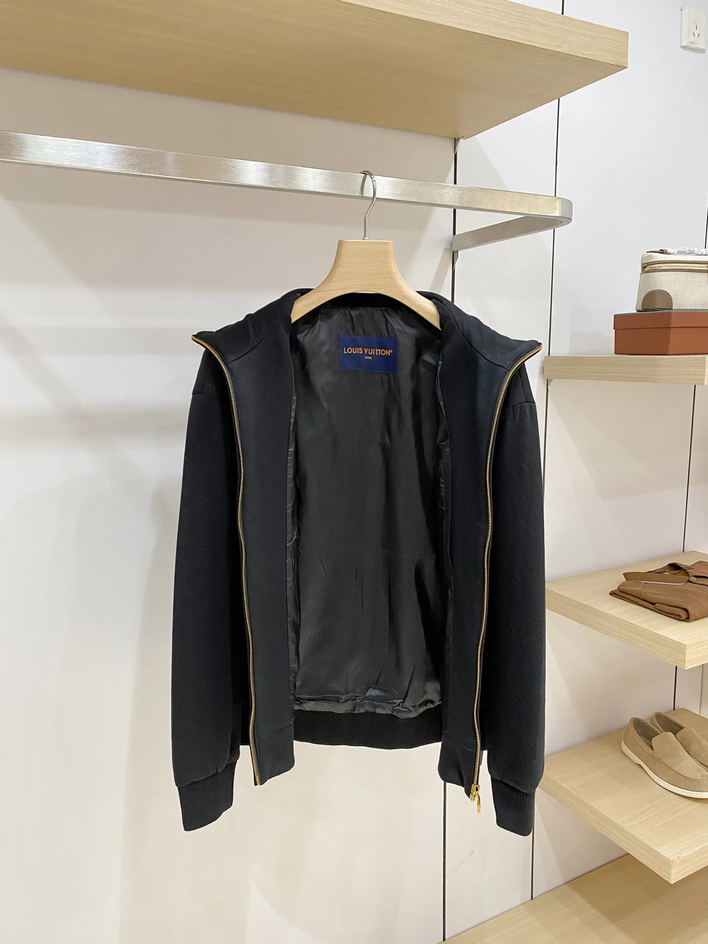 Куртки И Пуховики Женские Louis Vuitton 18178226