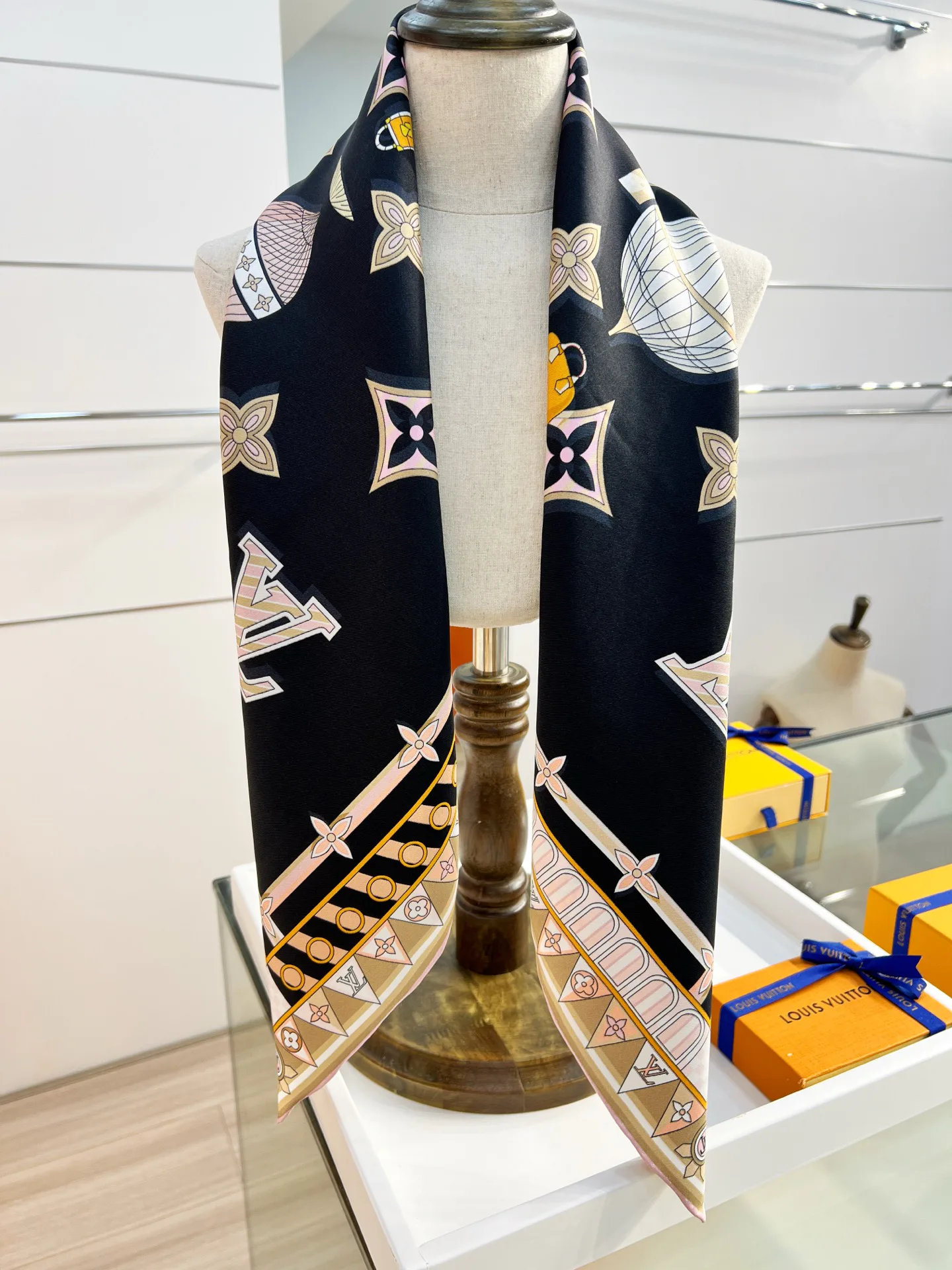 Платки Louis Vuitton 11664047