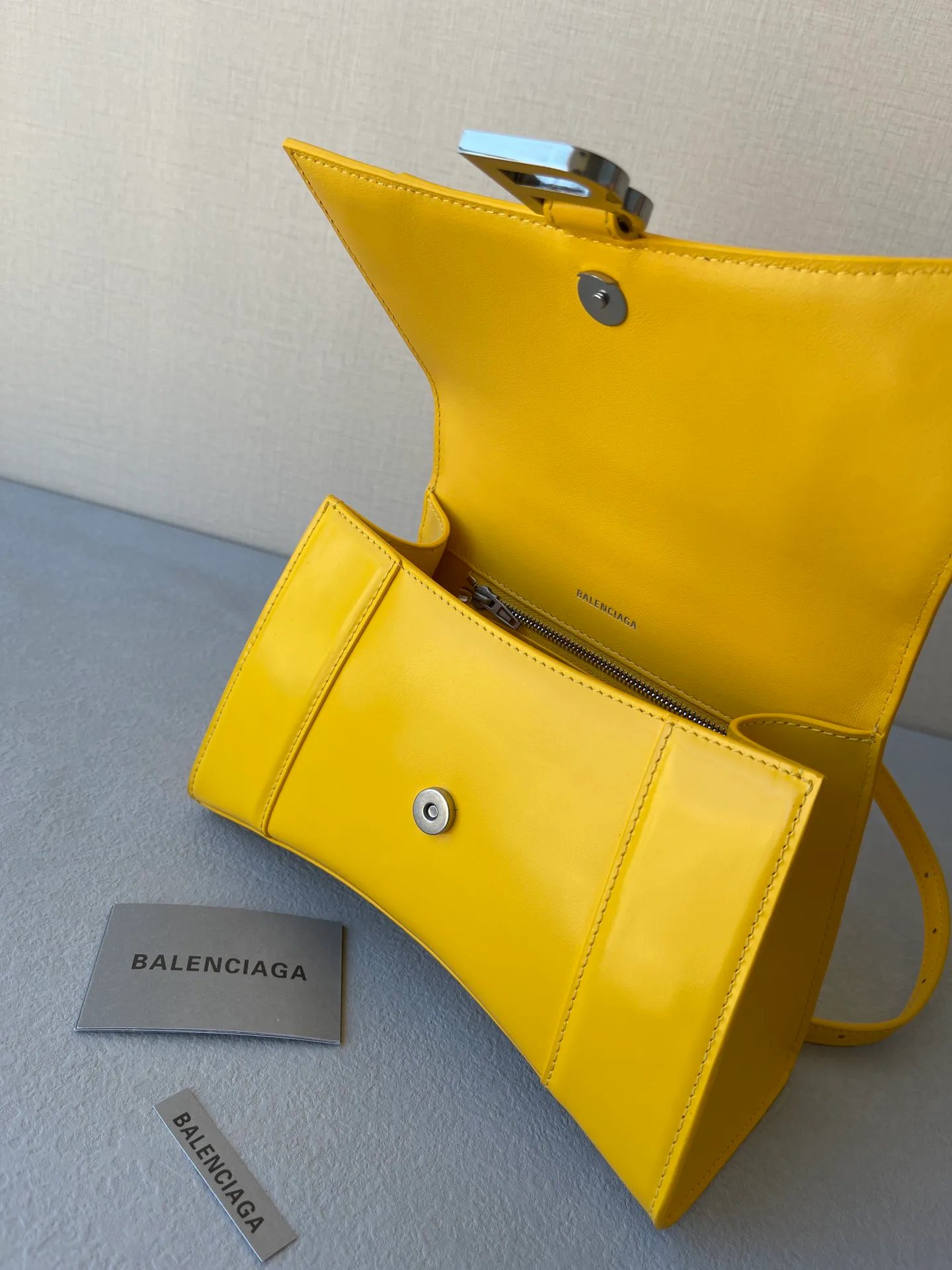 Сумки На Ремне Женские Balenciaga 368784