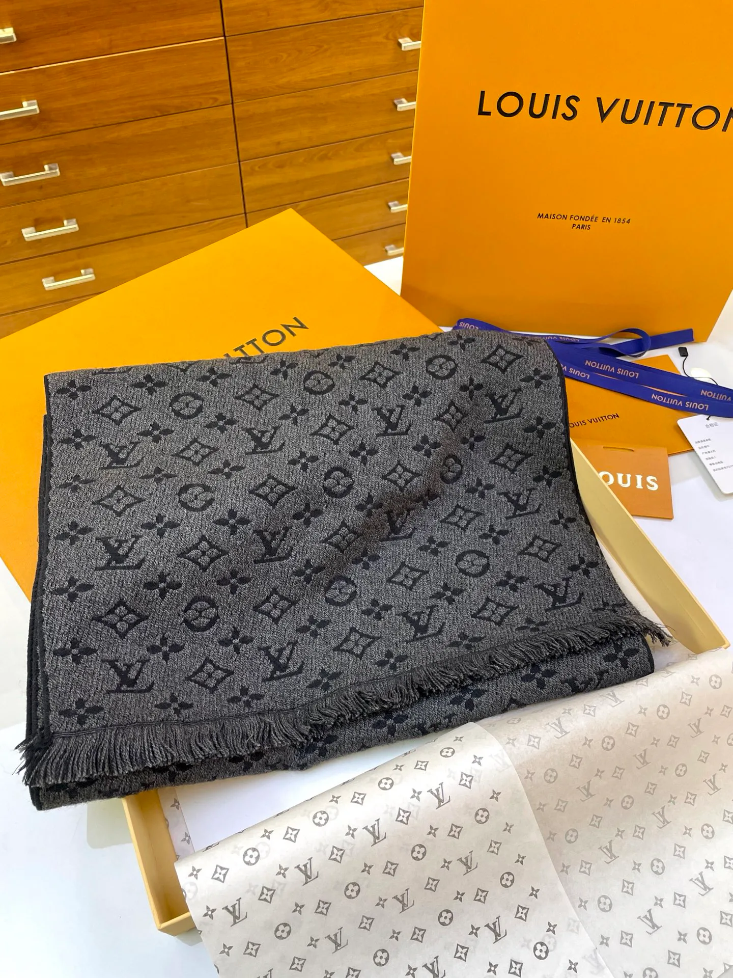 Шарфы Louis Vuitton 1981465