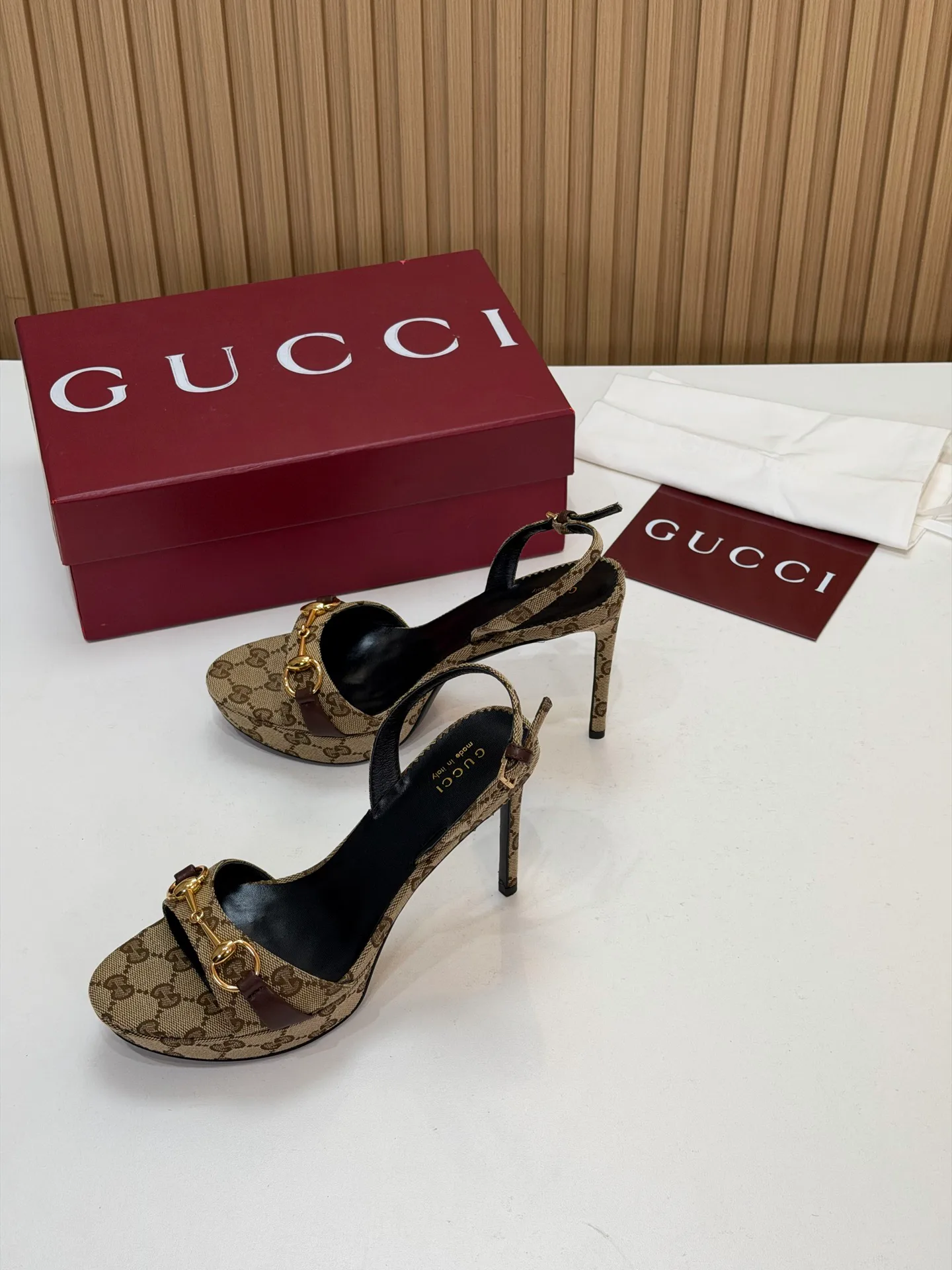 Босоножки Женские Gucci 18396265