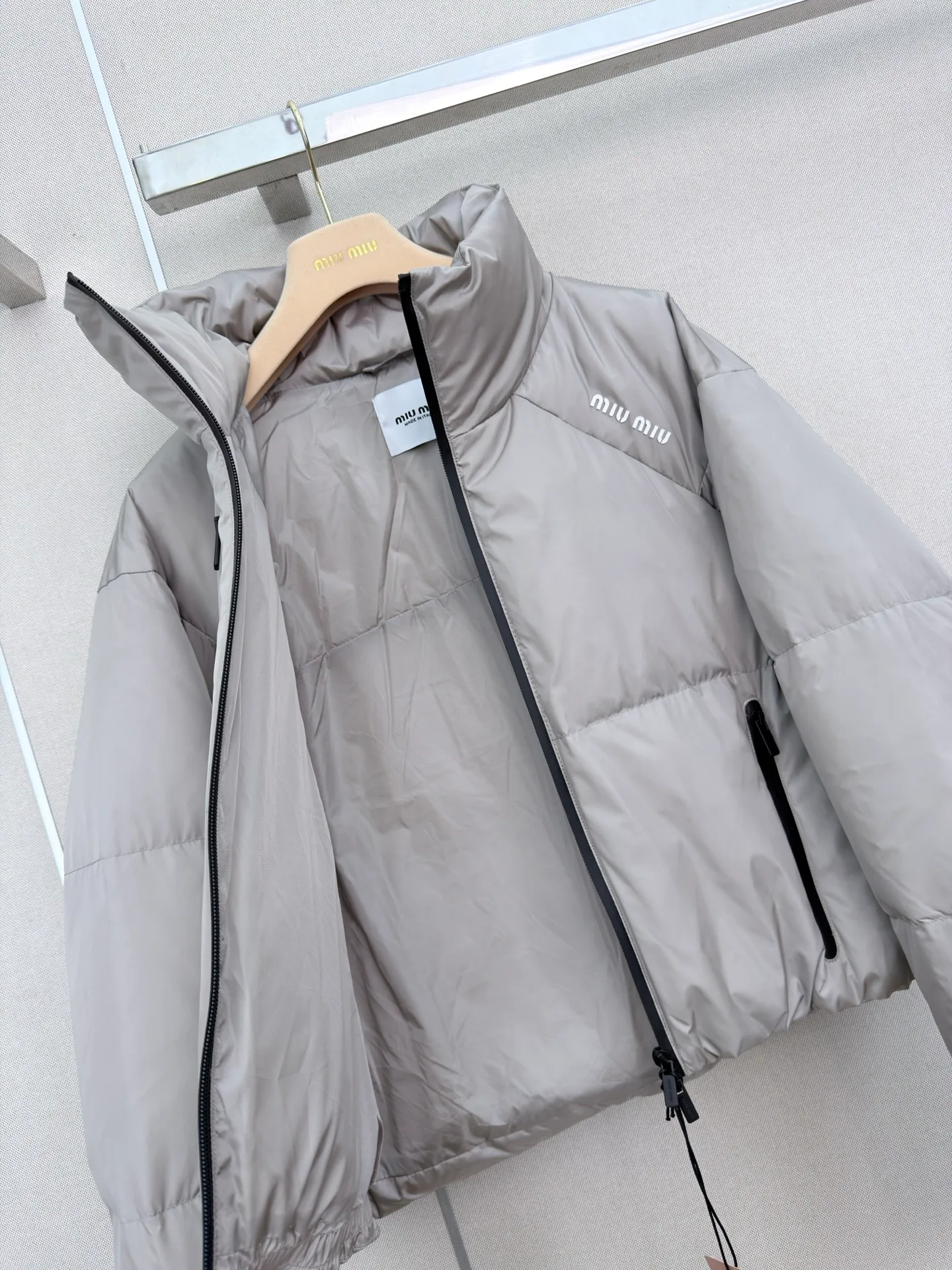Куртки И Пуховики Женские Miu Miu 18108739
