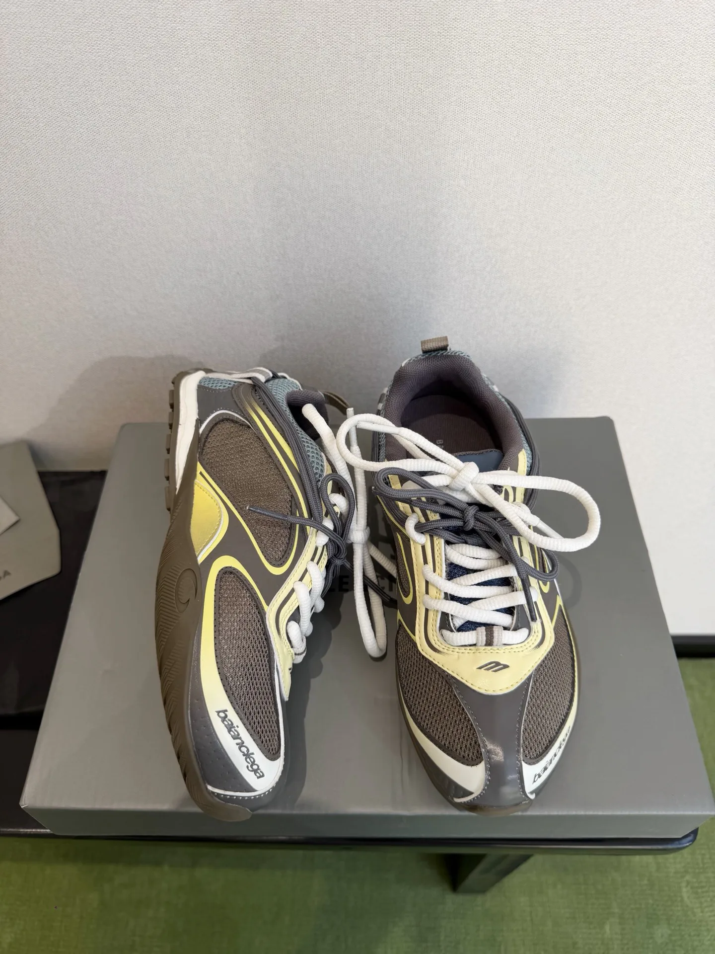 Кроссовки Женские Balenciaga 11911496