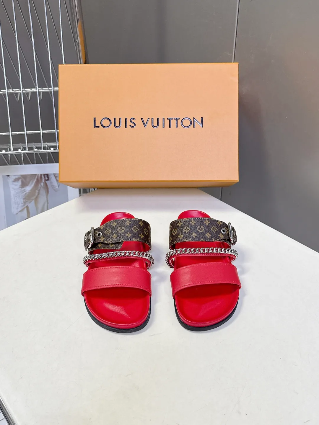 Шлепанцы Женские Louis Vuitton 13370821