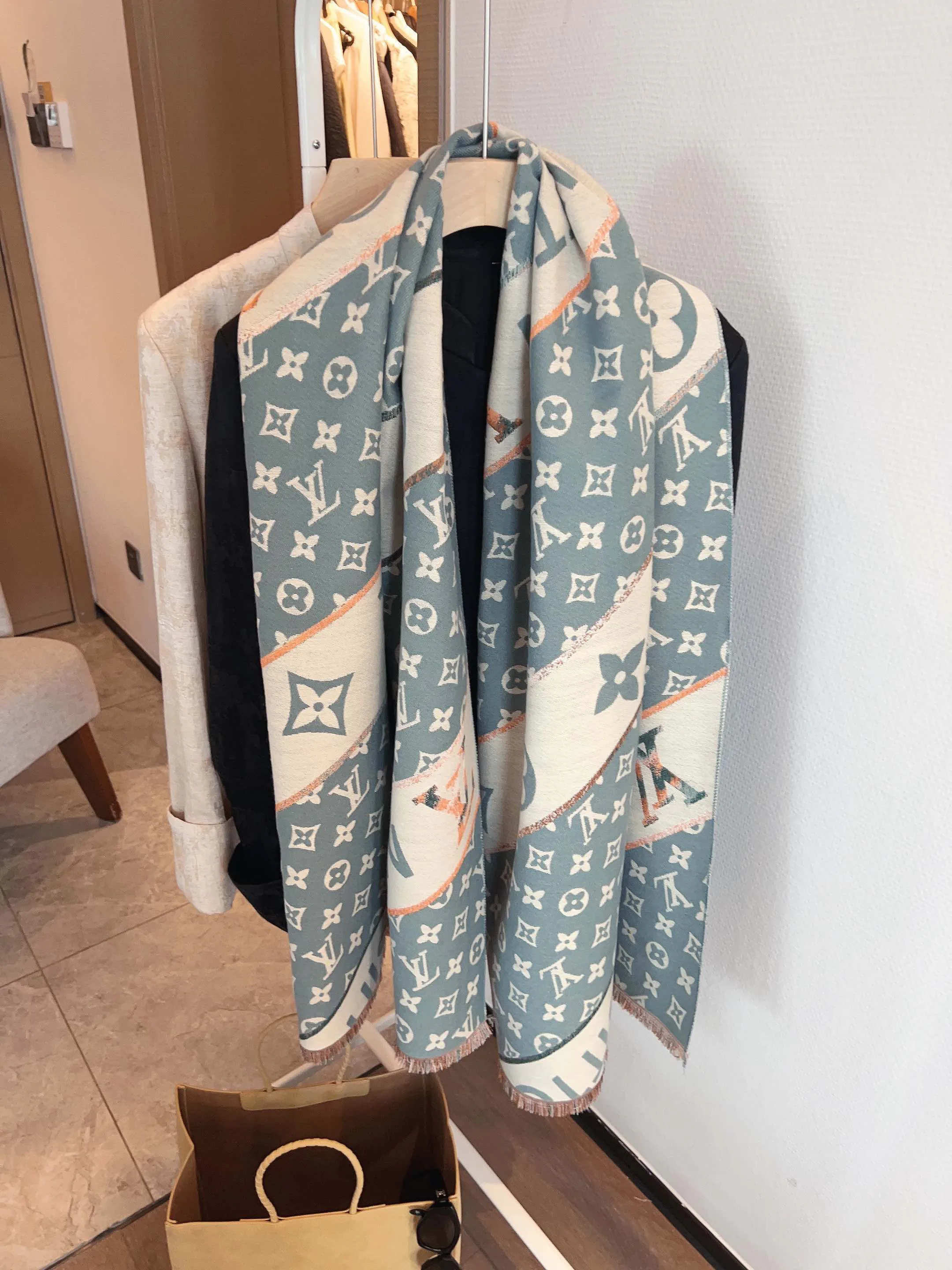 Шарфы Louis Vuitton 1973609