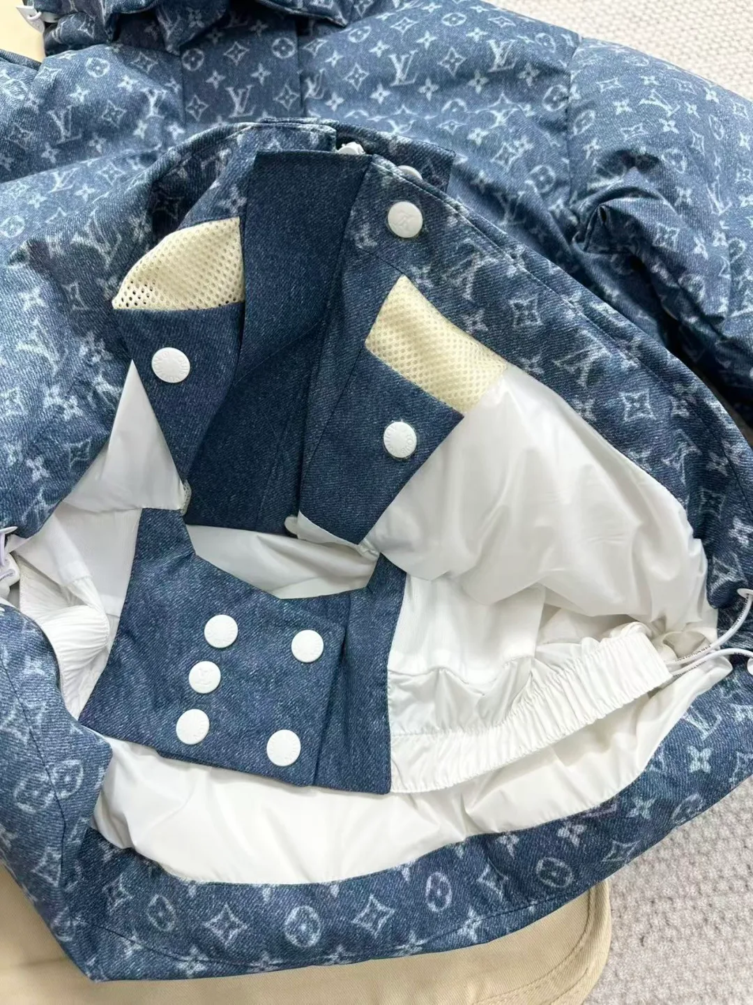 Куртки И Пуховики Женские Louis Vuitton 1252793