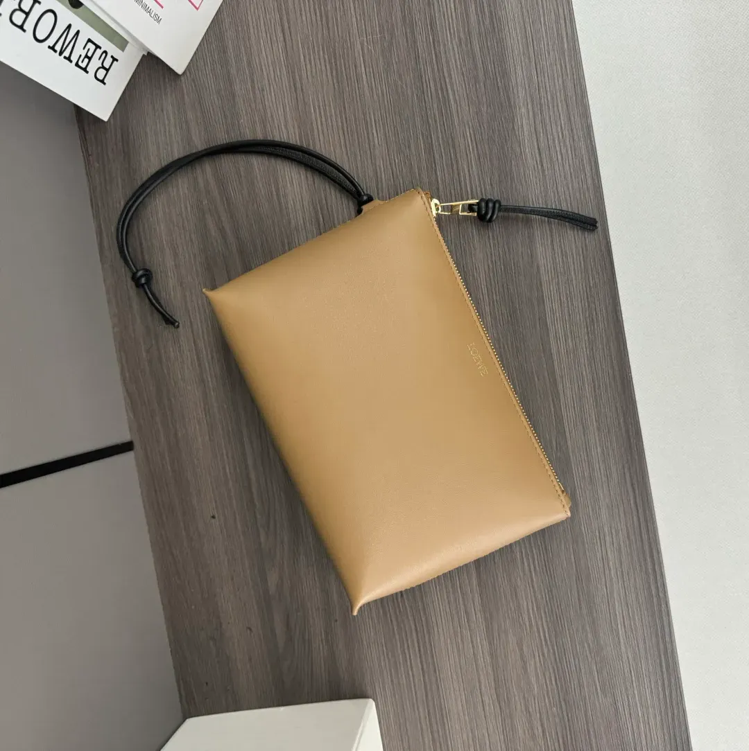 Клатчи Женские Loewe 245252