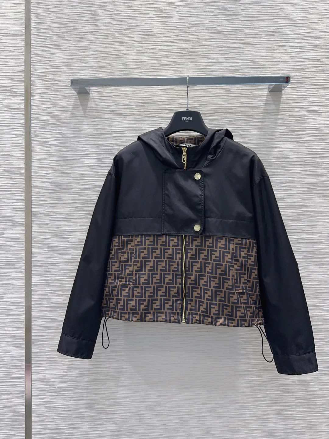 Куртки И Пуховики Женские Fendi 18388620