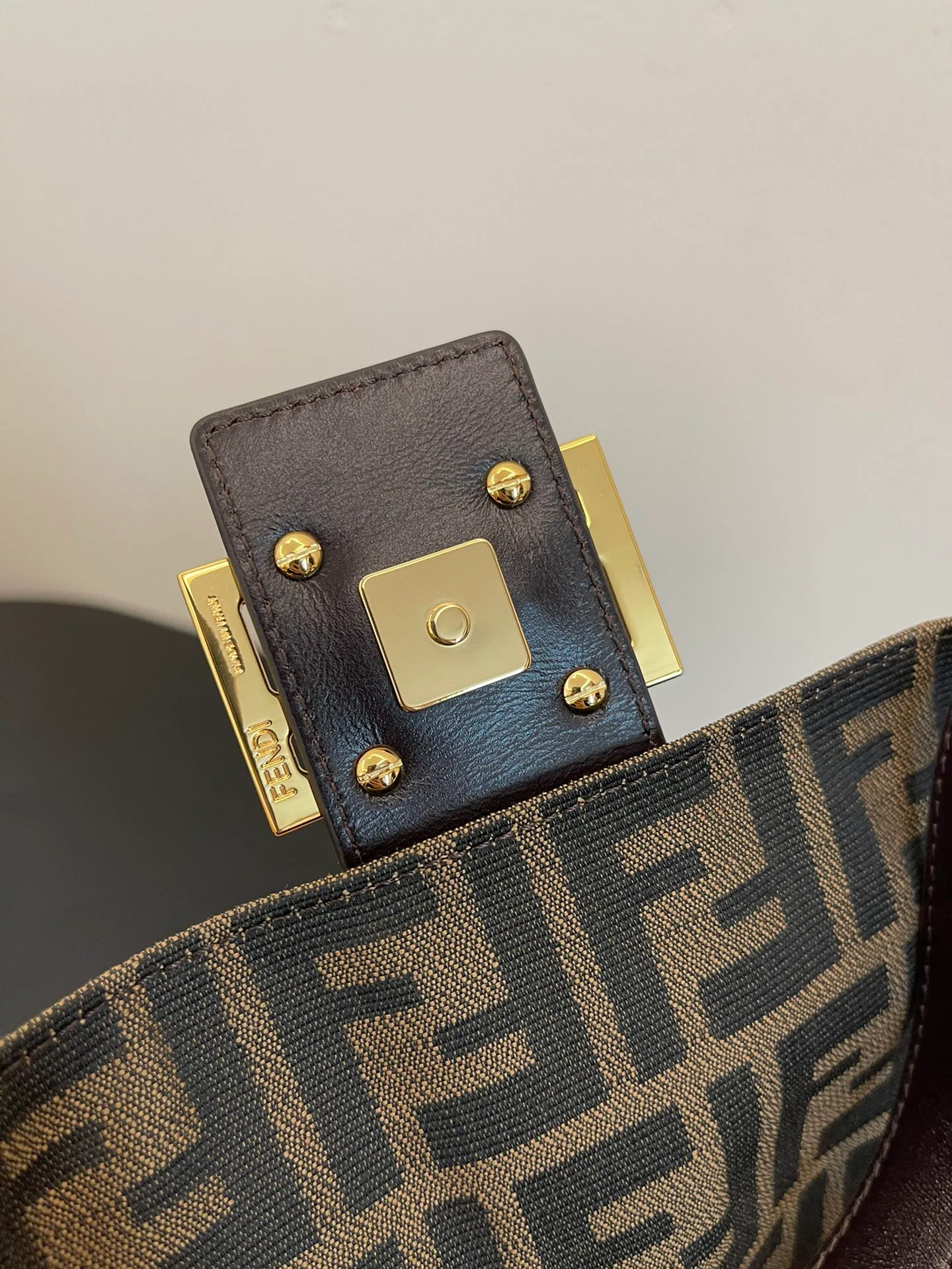 Классические Сумки Женские Fendi 13546240