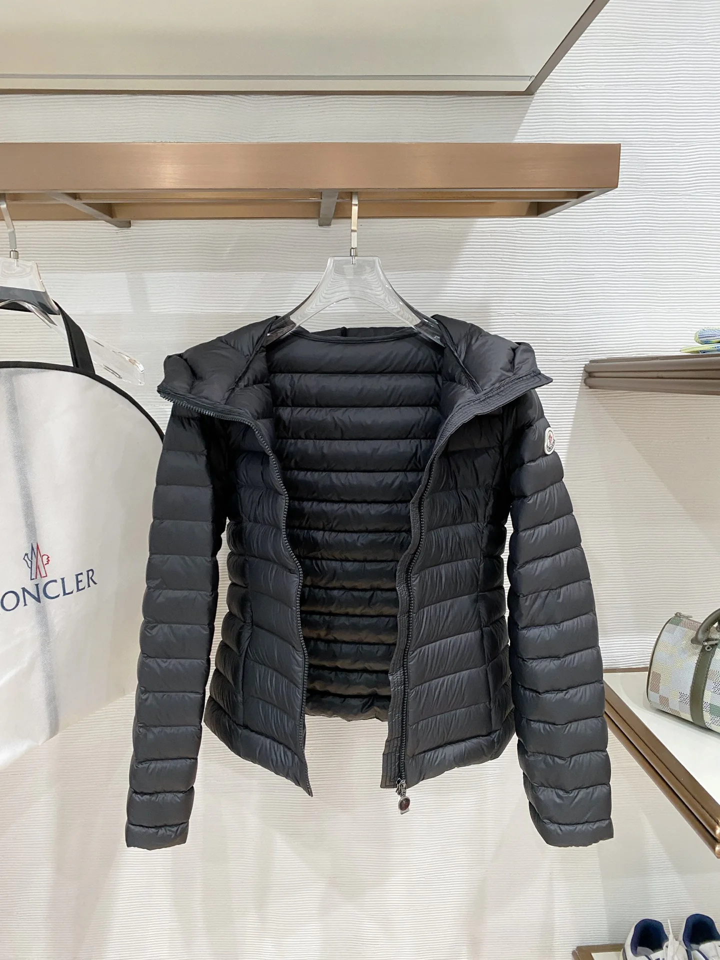 Куртки И Пуховики Женские Moncler 17632180