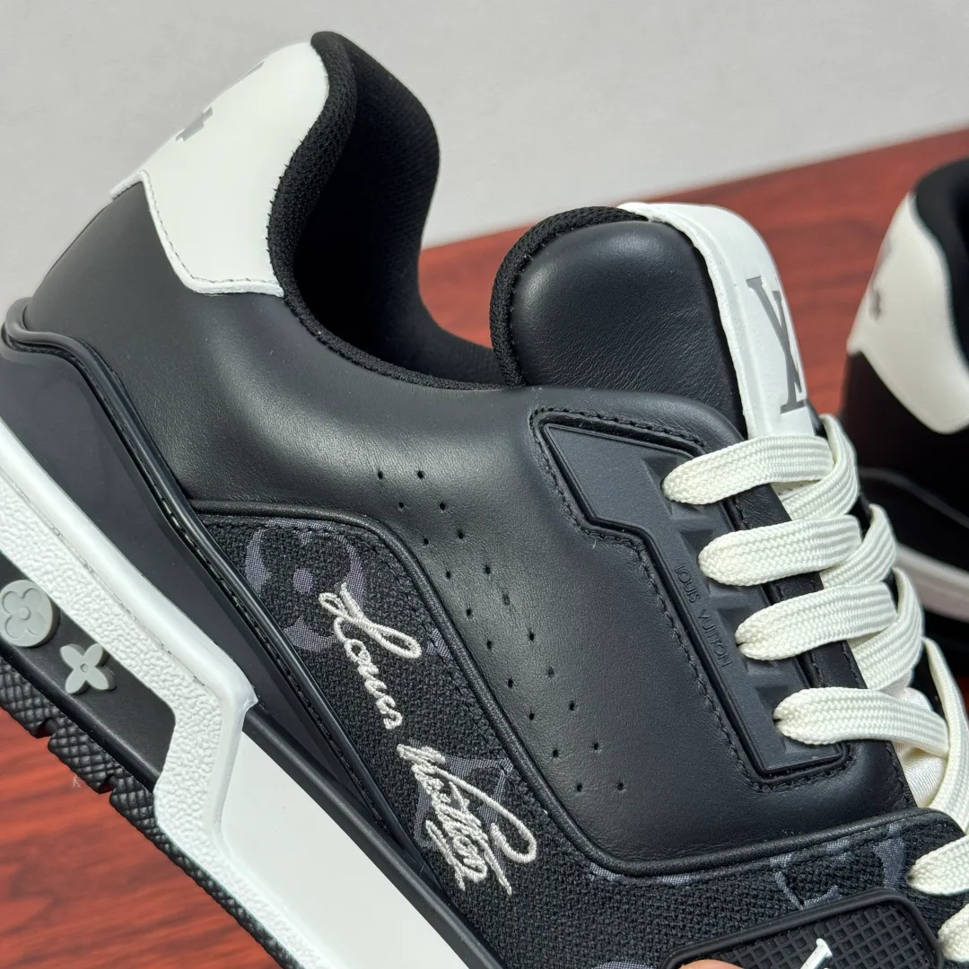 Кроссовки Мужские Louis Vuitton 11917355