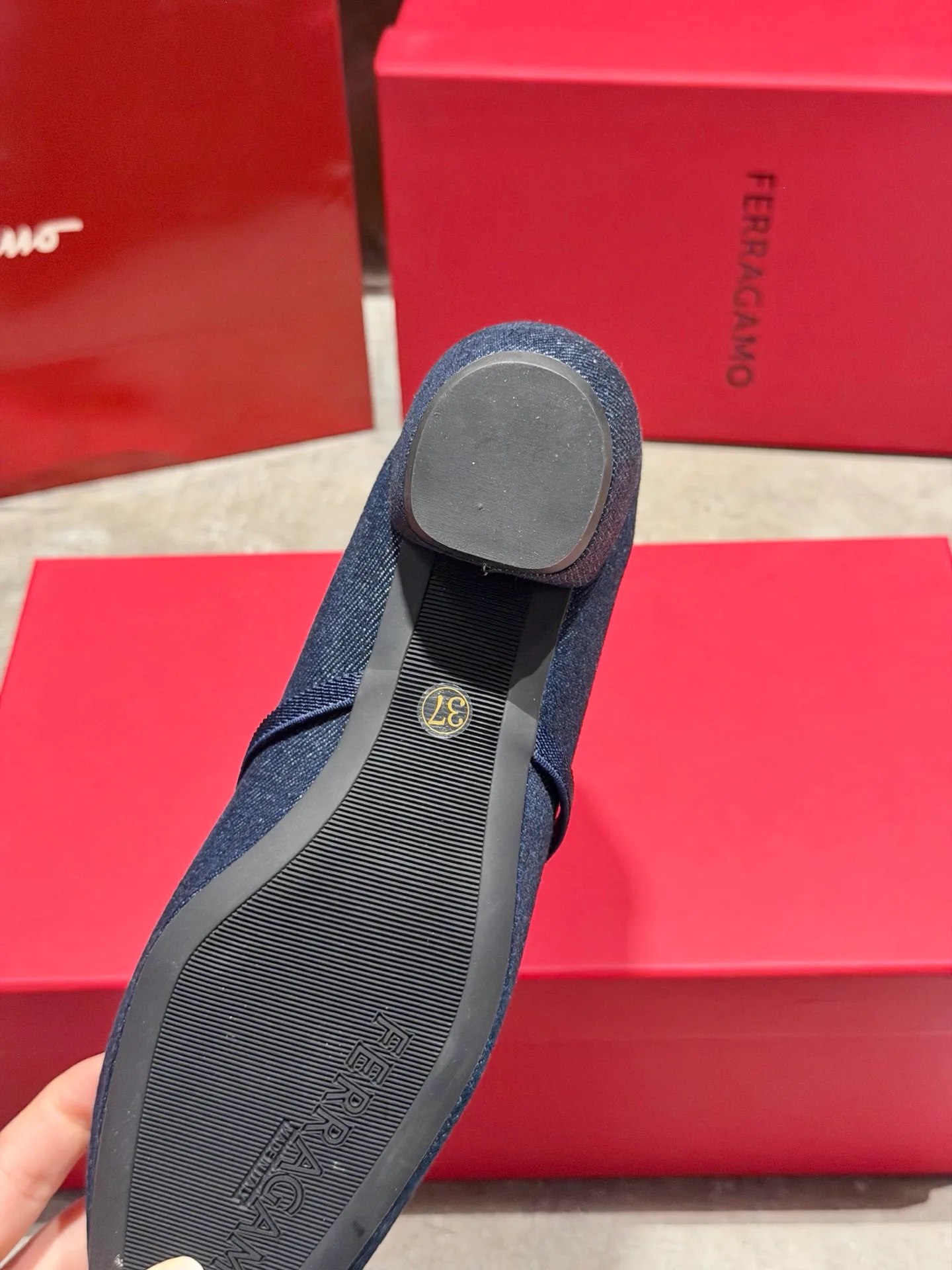 Туфли Женские Salvatore Ferragamo 17642552