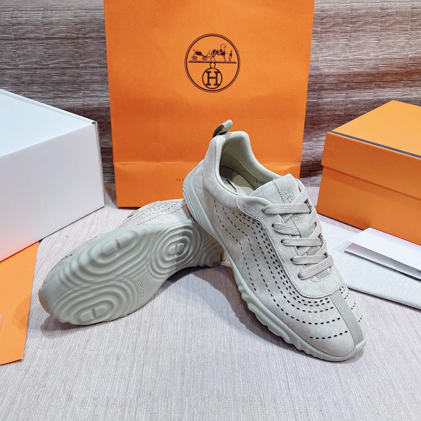 Кроссовки Женские Hermes 17749561