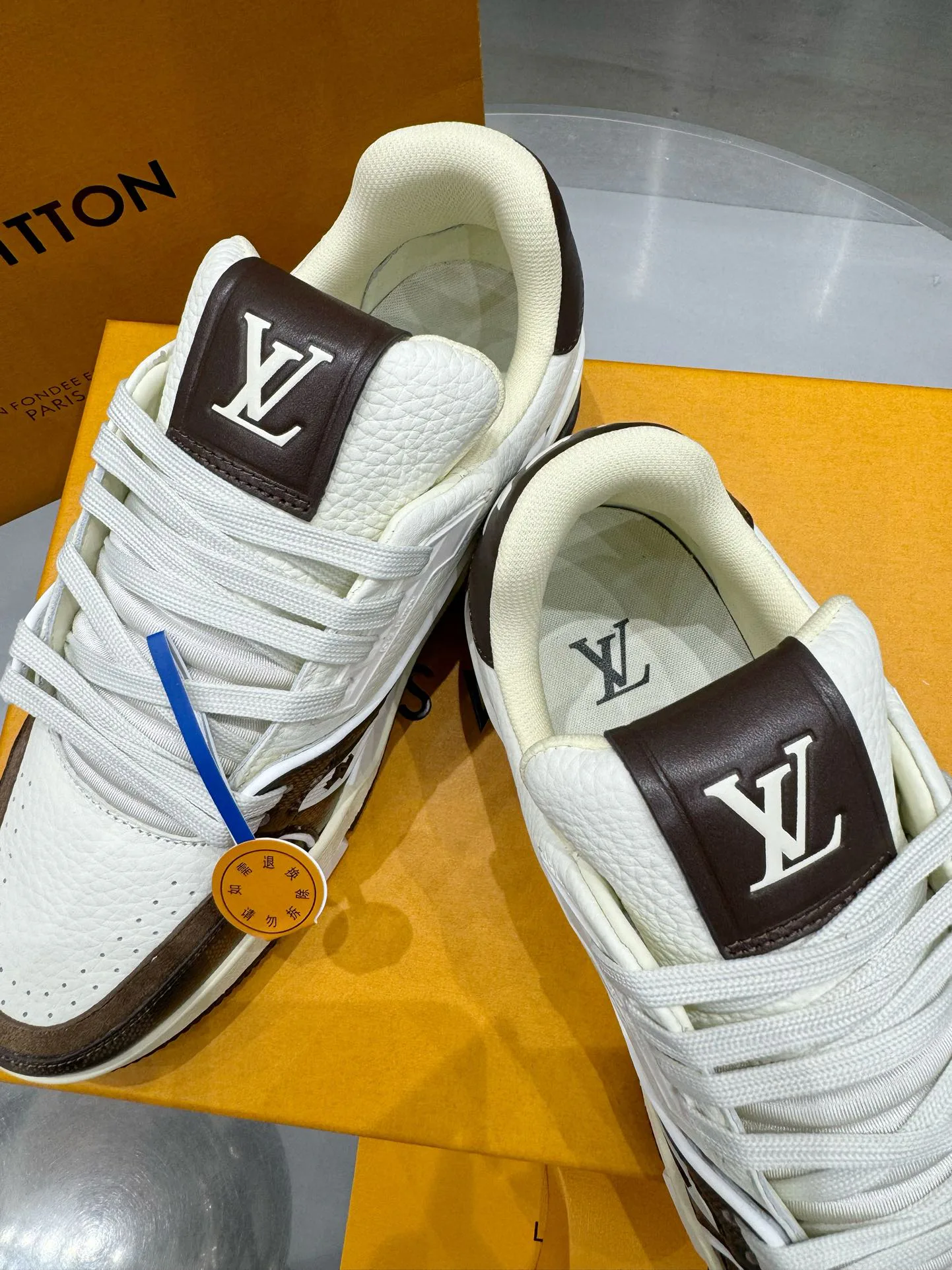 Кроссовки Женские Louis Vuitton 19073372