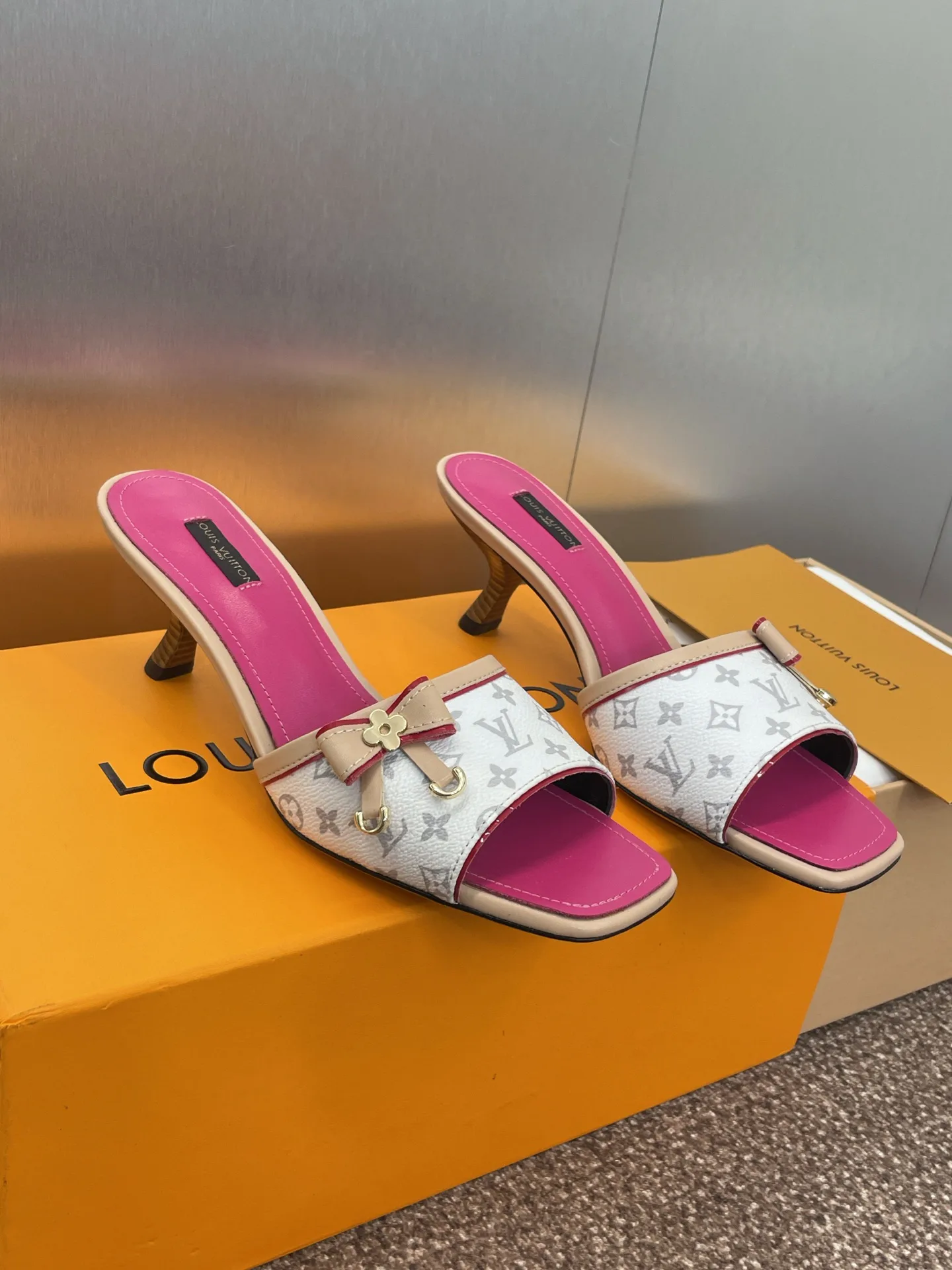 Босоножки Женские Louis Vuitton 36319