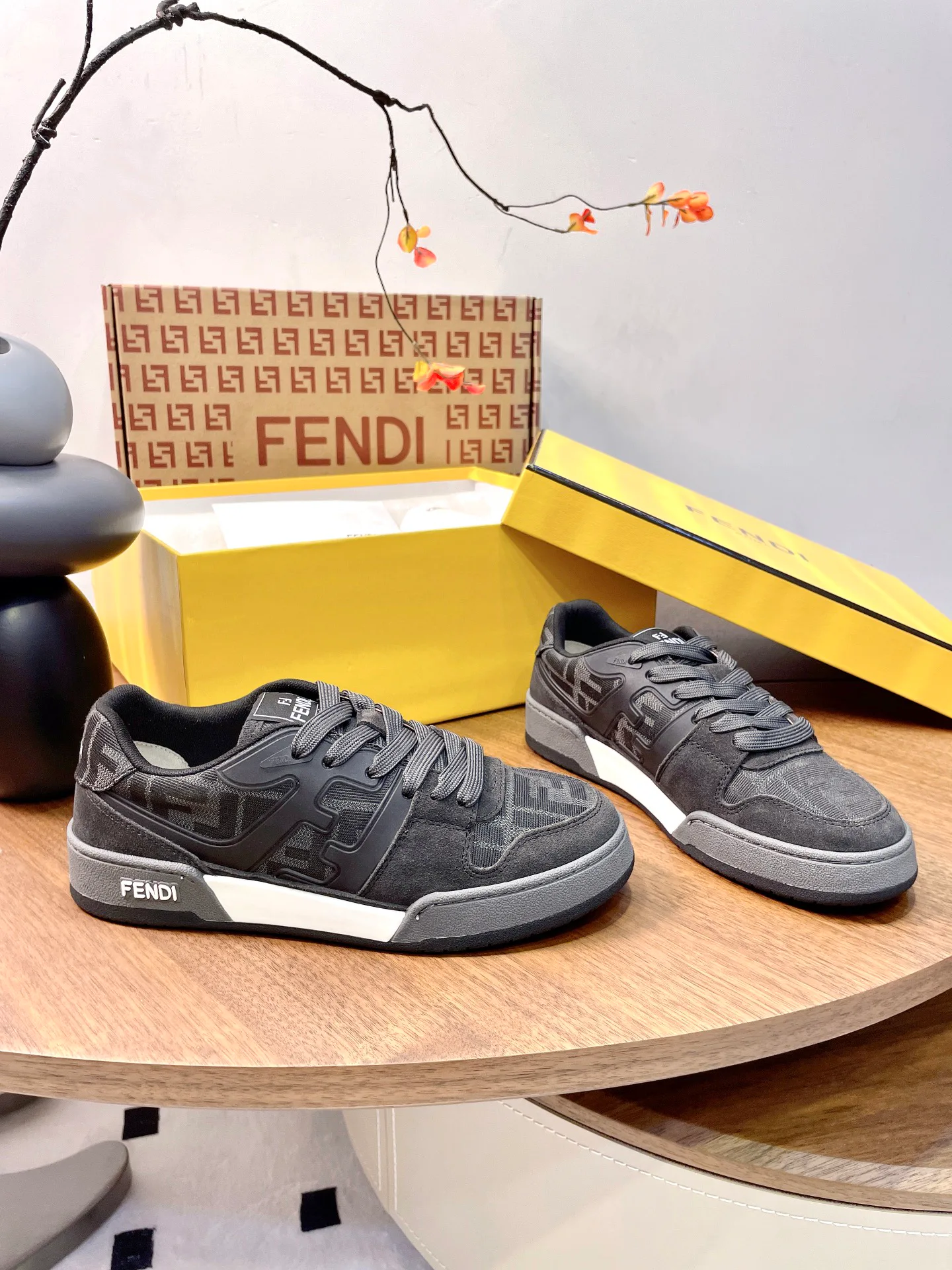 Кроссовки Женские Fendi 17957367