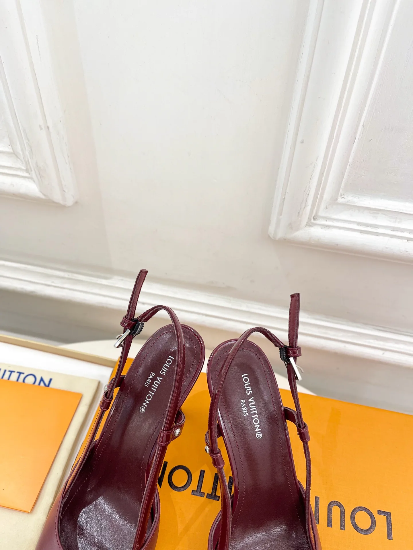 Босоножки Женские Louis Vuitton 11404110