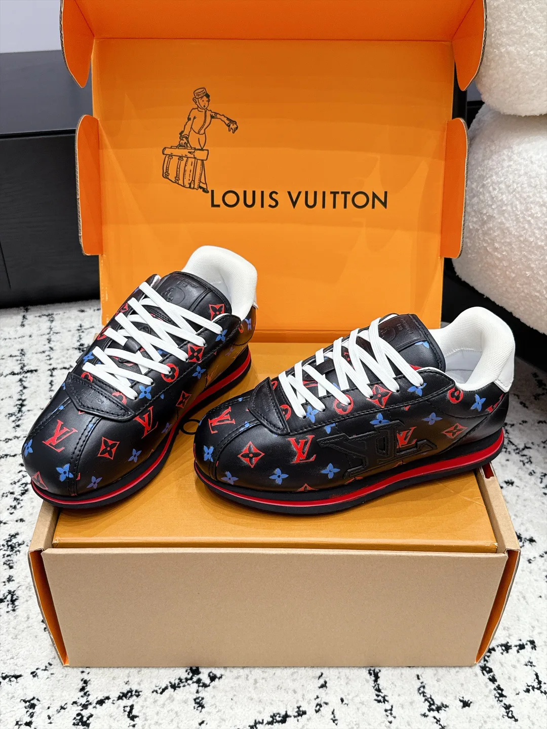 Кроссовки Женские Louis Vuitton 18406472
