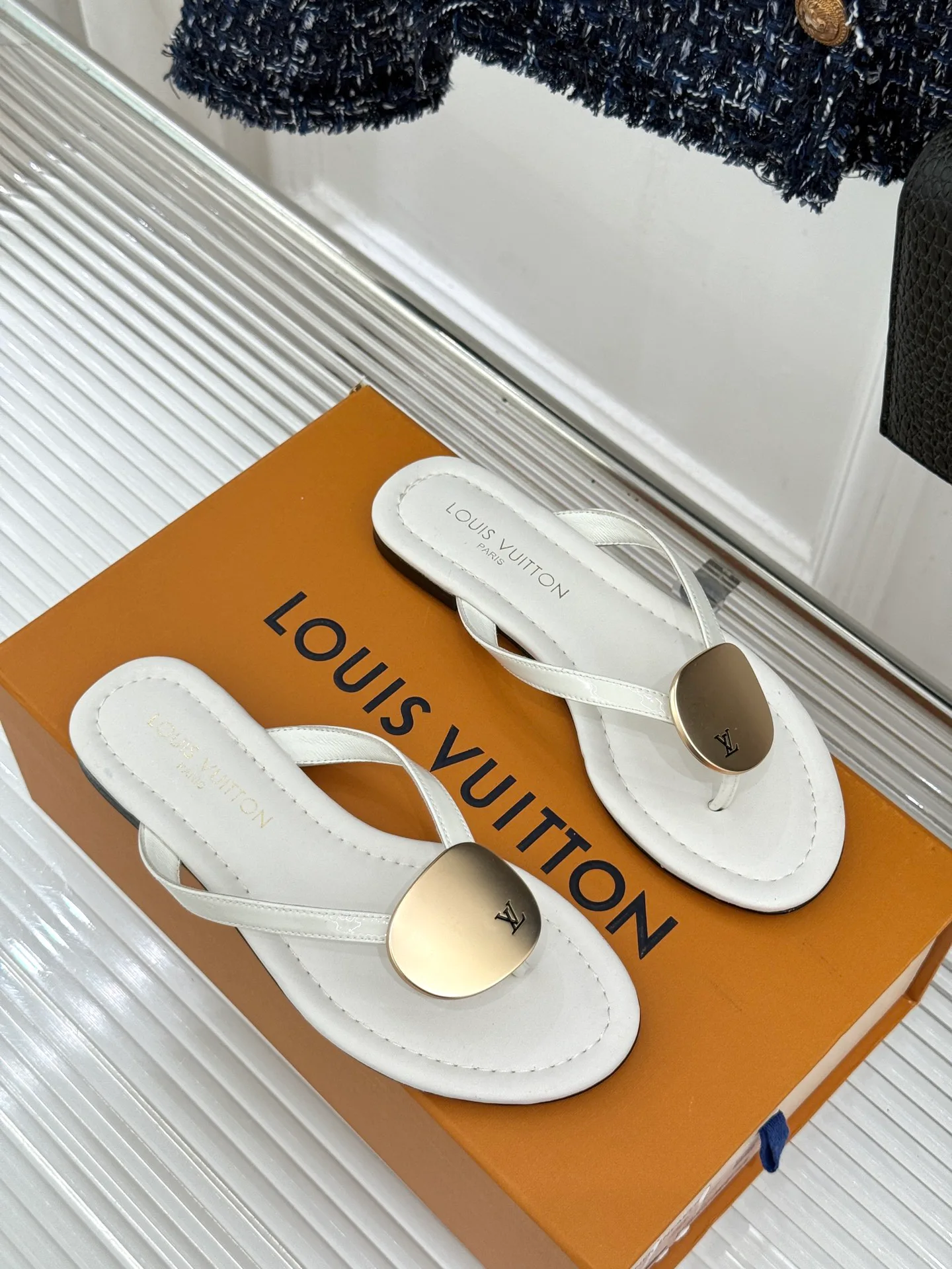 Шлепанцы Женские Louis Vuitton 17596990