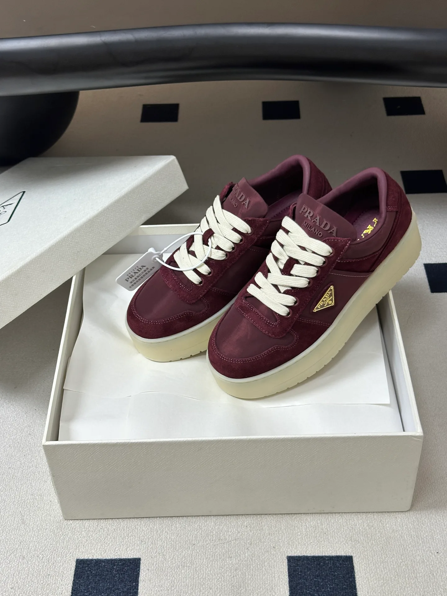 Кроссовки Женские Prada 18041556