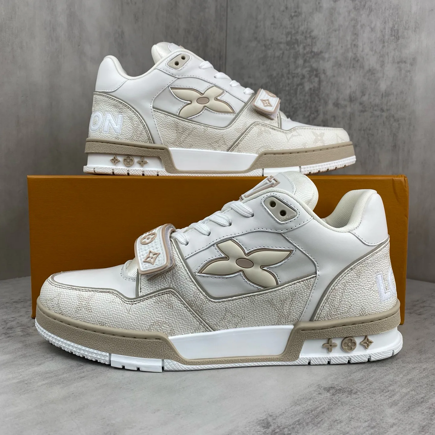 Кроссовки Женские Louis Vuitton 2652608