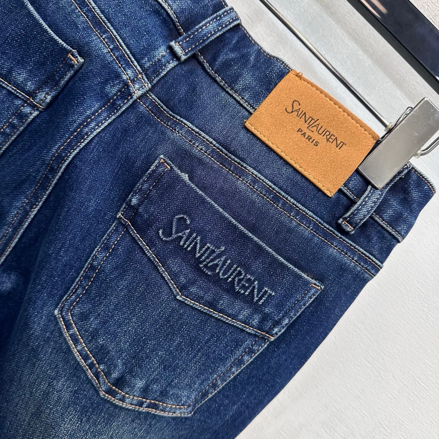 Джинсы Женские Saint Laurent 19244318