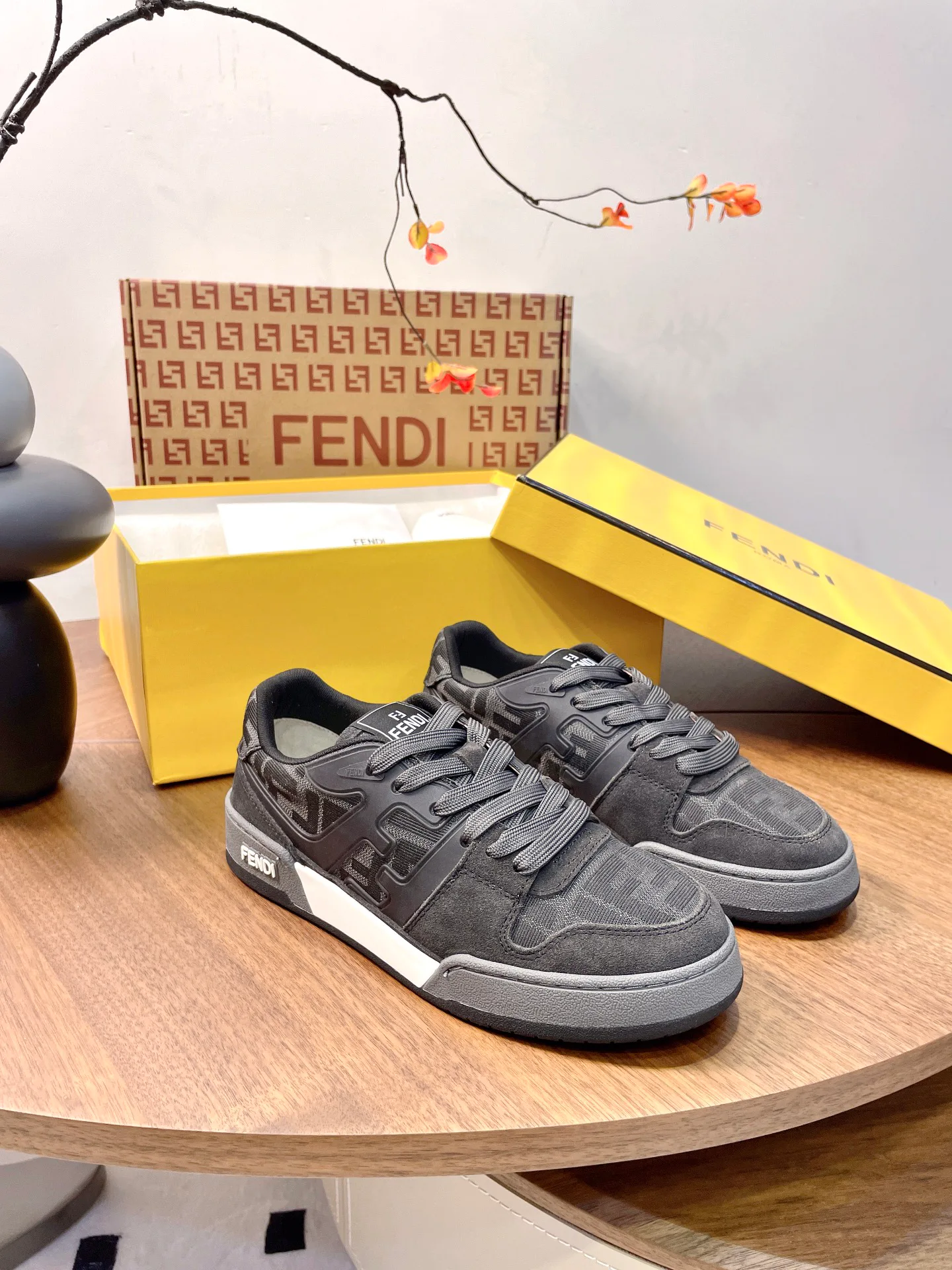 Кроссовки Женские Fendi 17957367