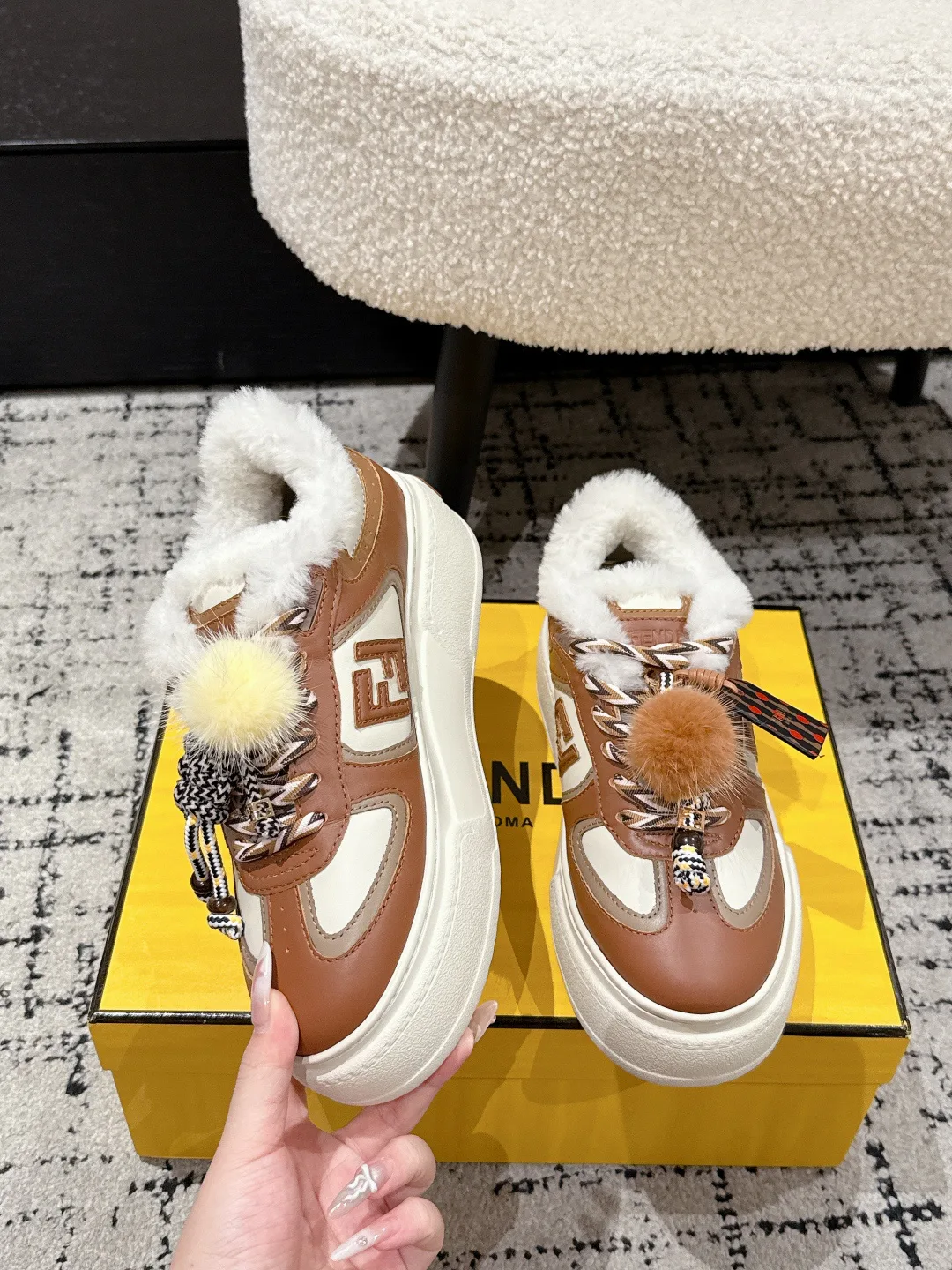 Кроссовки Женские Fendi 740302