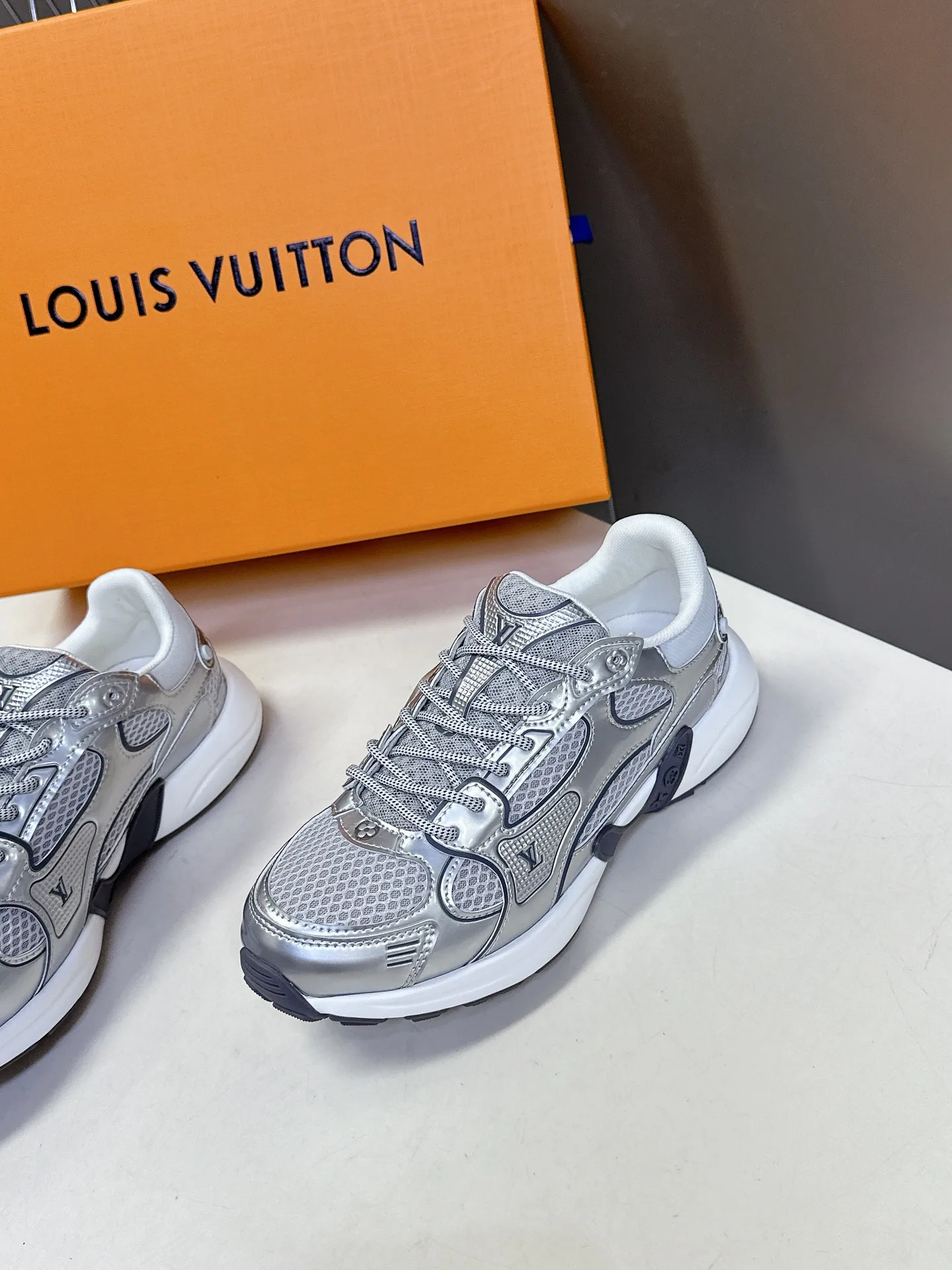 Кроссовки Женские Loewe 30076