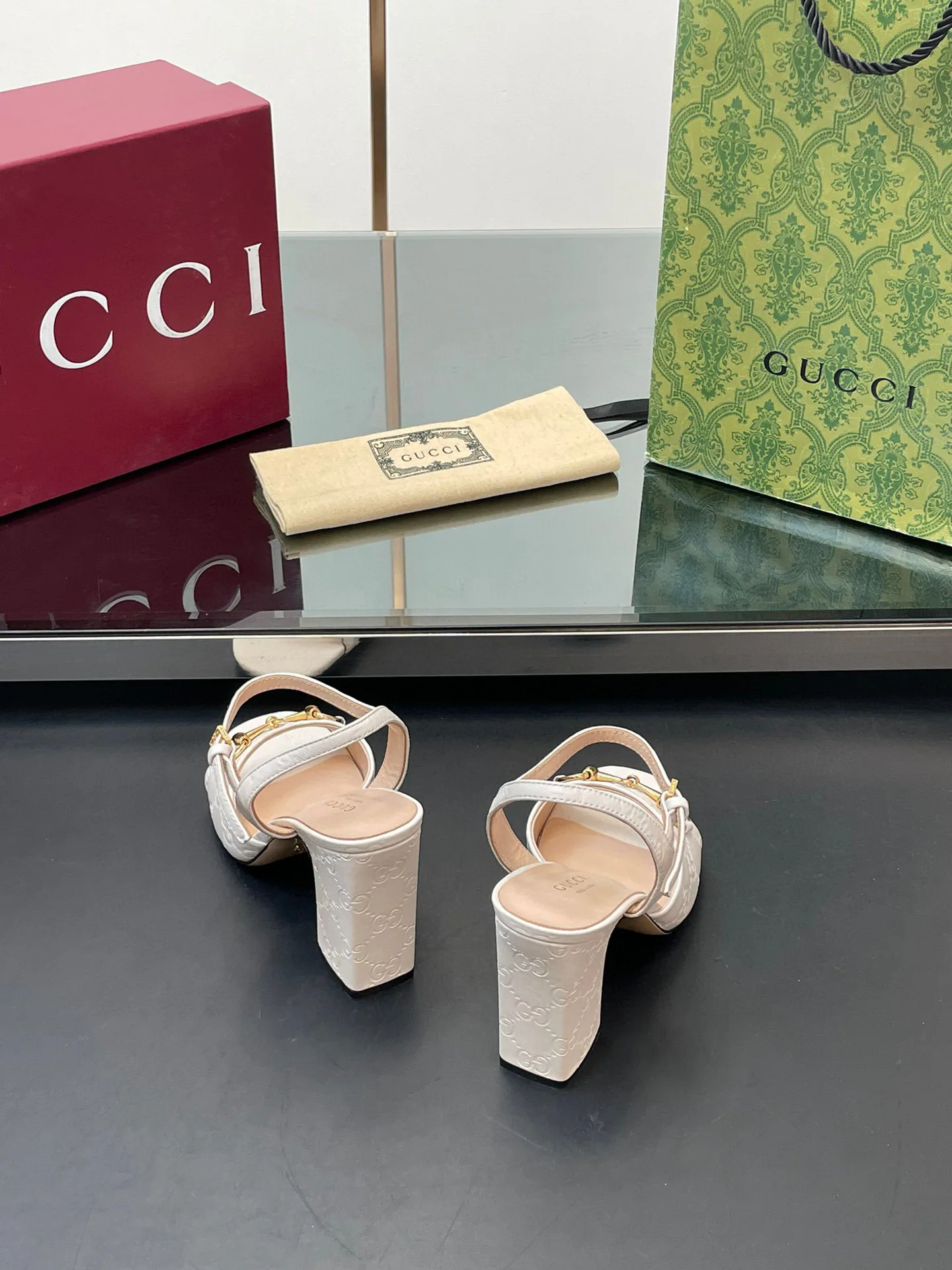 Босоножки Женские Gucci 17614709
