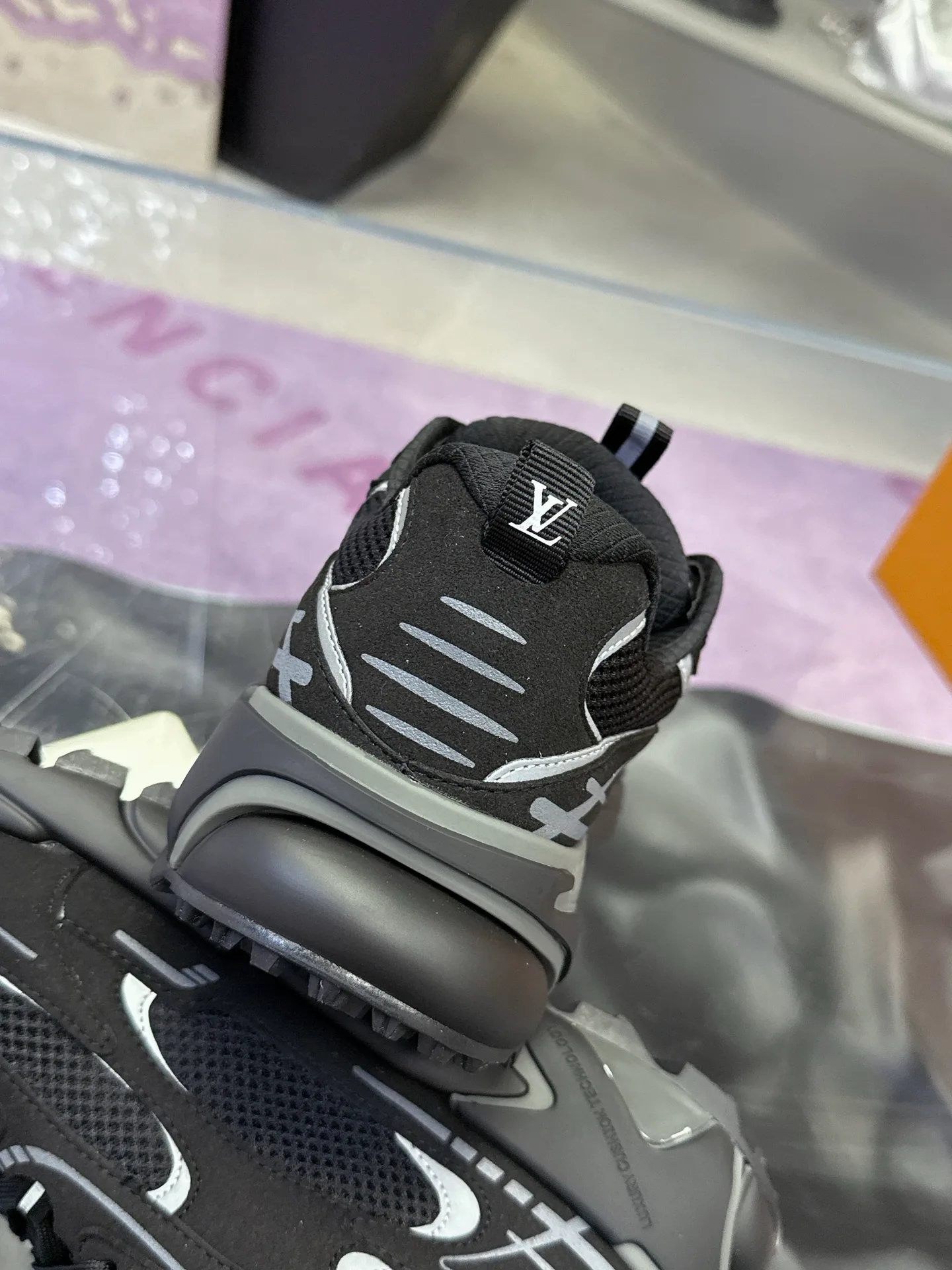 Кроссовки Мужские Louis Vuitton 17530451