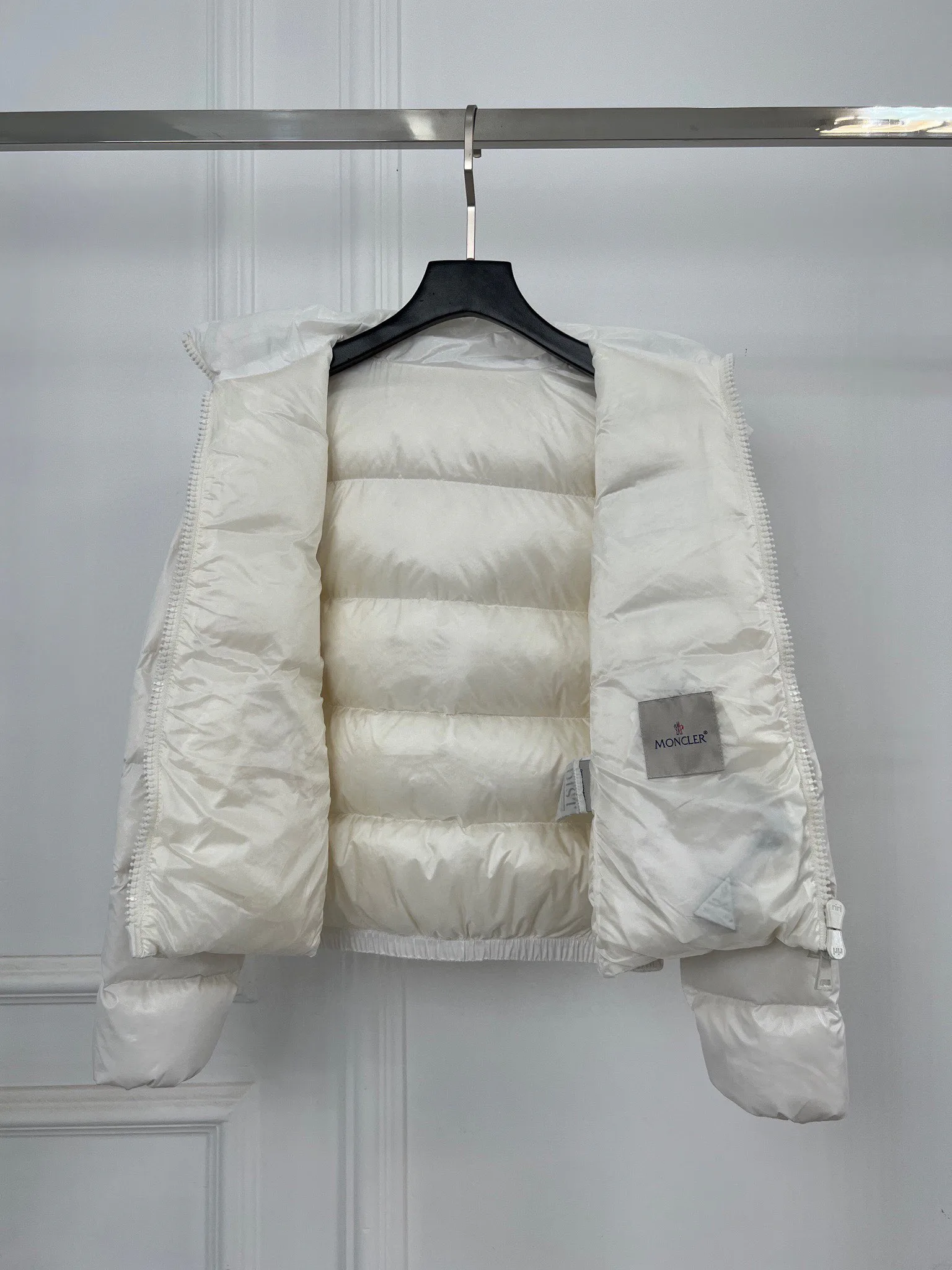 Куртки И Пуховики Женские Moncler 18416215