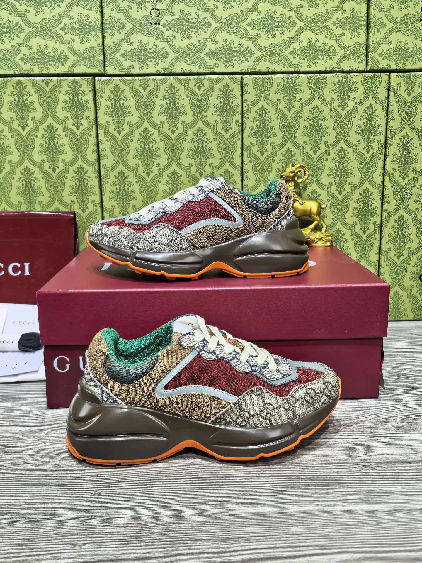 Кроссовки Женские Gucci 18039948