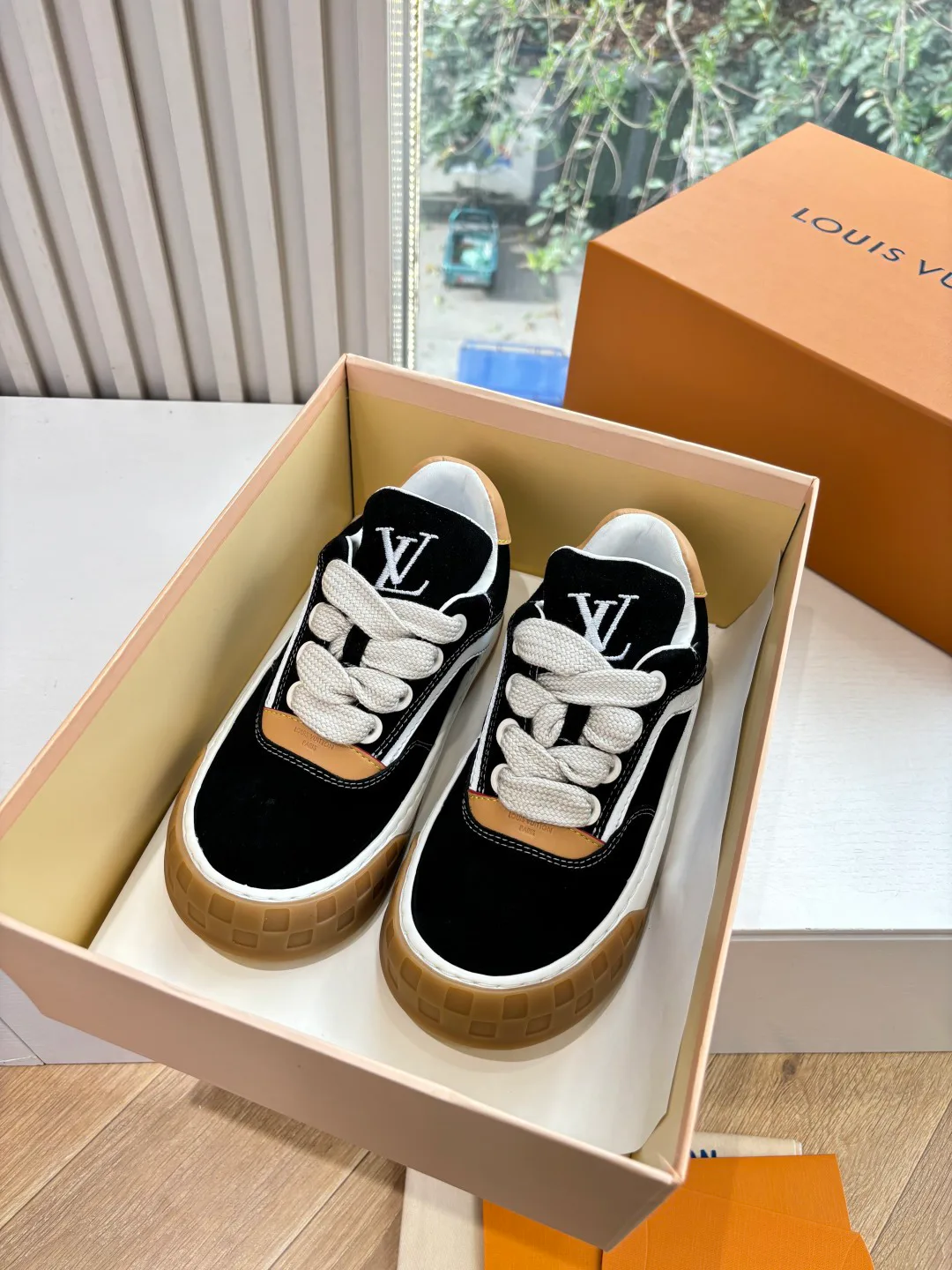 Кроссовки Женские Louis Vuitton 1260316